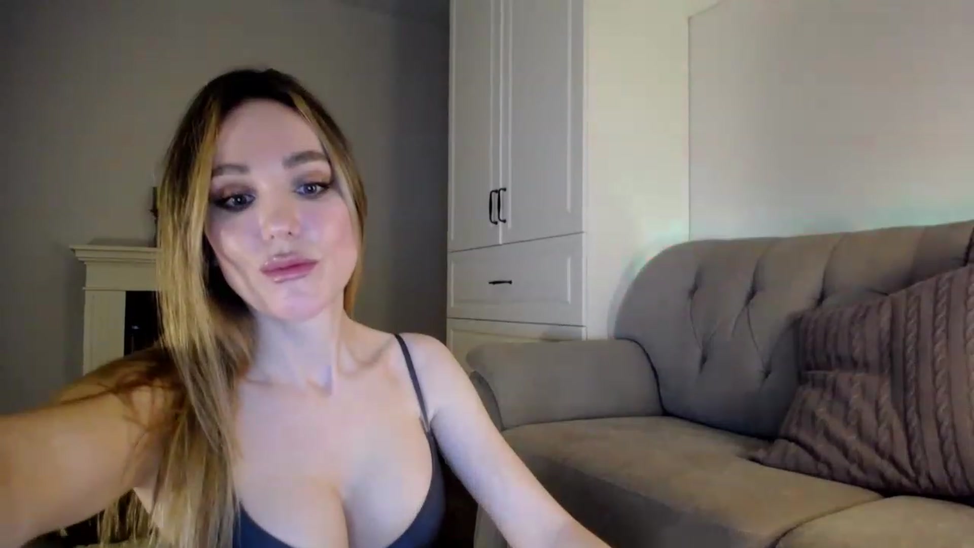 Gallery image thumbnail from Elysewine's myfreecams stream on, 04/15/2023, 04:42 image 15 of 20