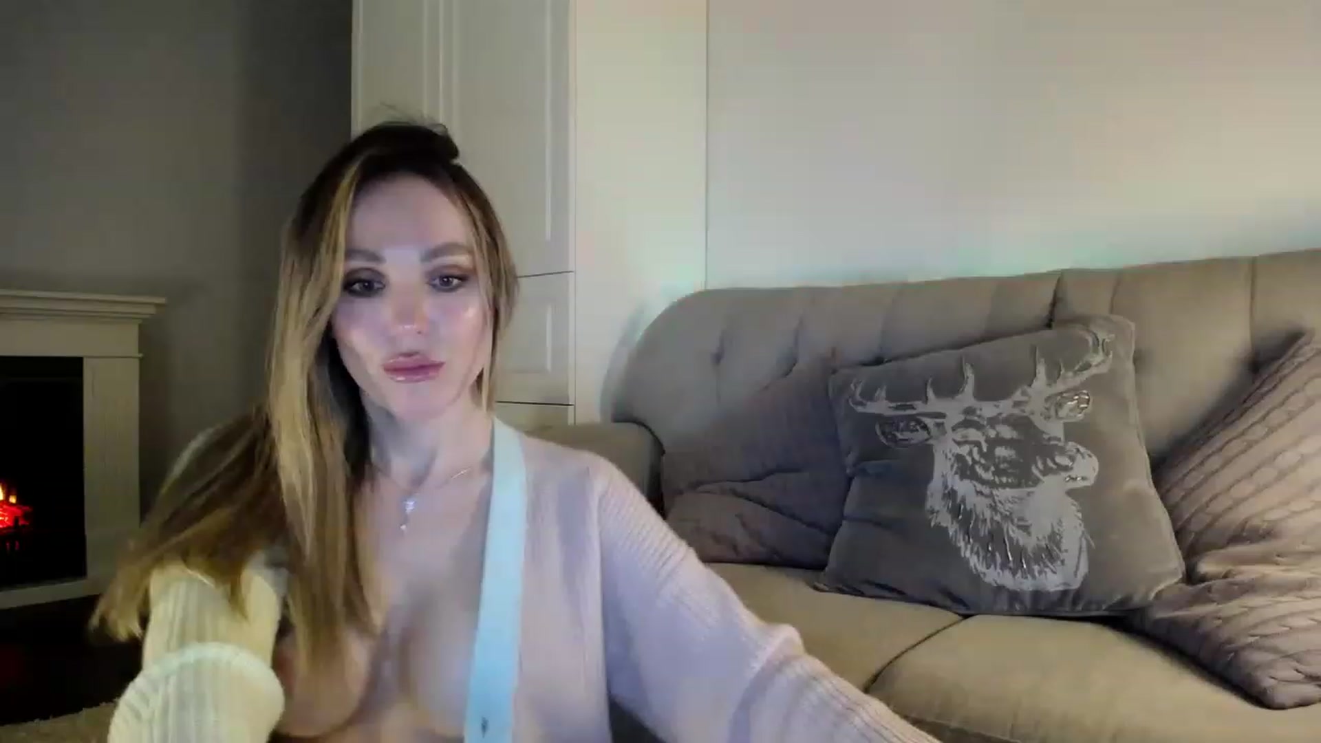 Gallery image thumbnail from Elysewine's myfreecams stream on, 04/22/2023, 08:25 image 17 of 20
