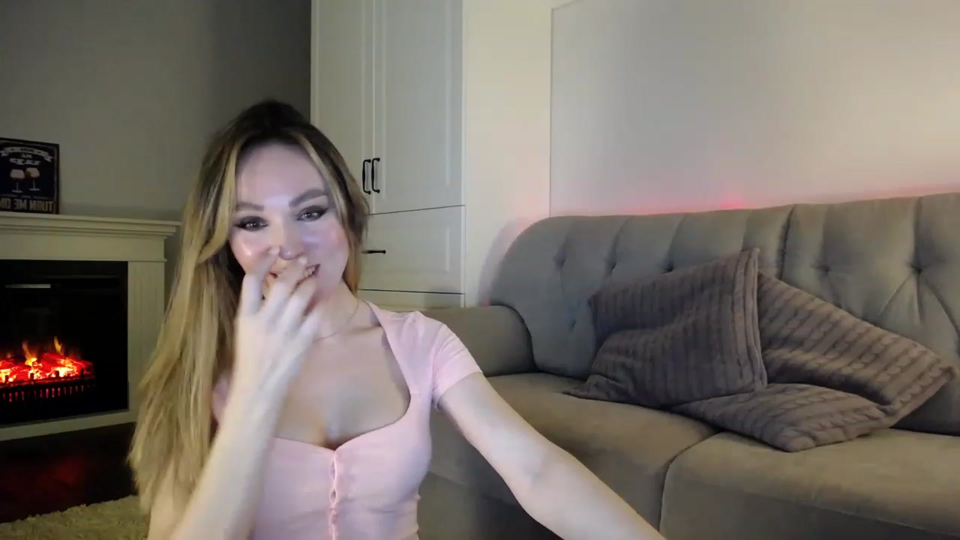 Gallery image thumbnail from Elysewine's myfreecams stream on, 04/23/2023, 05:06 image 14 of 20