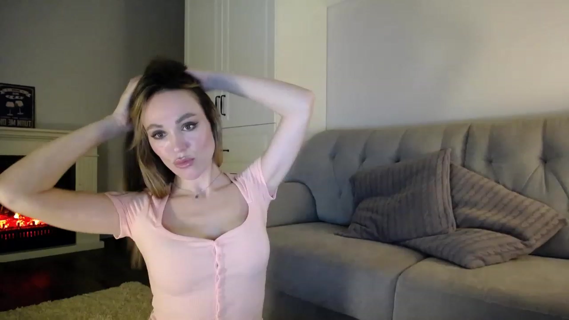 Gallery image thumbnail from Elysewine's myfreecams stream on, 04/23/2023, 05:06 image 15 of 20
