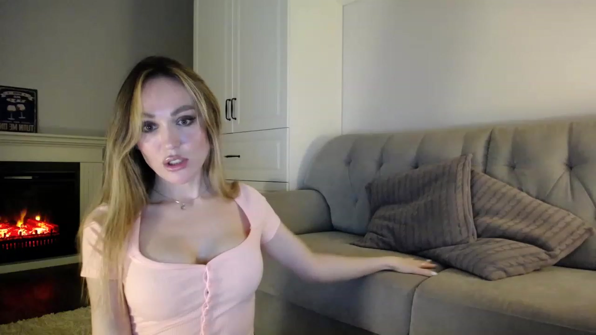 Gallery image thumbnail from Elysewine's myfreecams stream on, 04/23/2023, 05:06 image 9 of 20