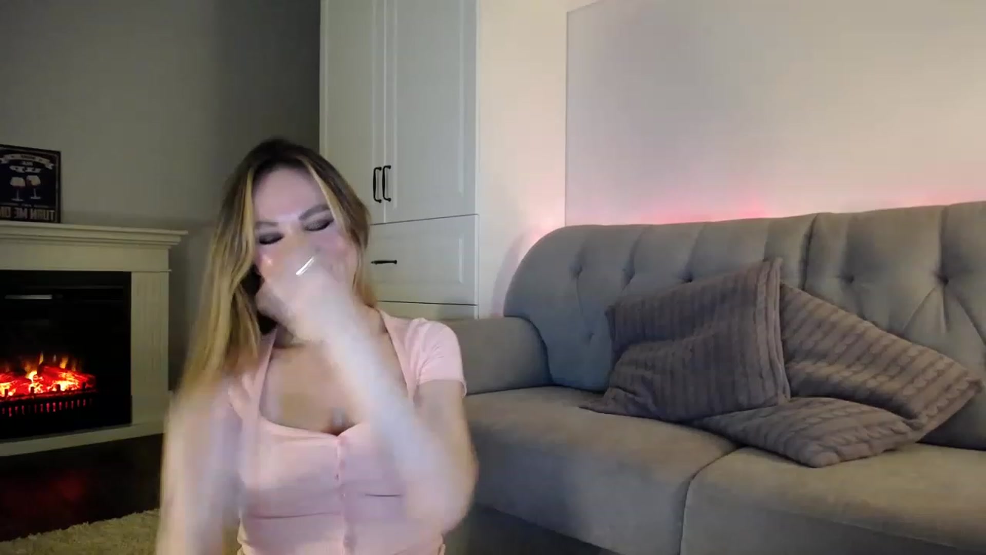 Gallery image thumbnail from Elysewine's myfreecams stream on, 04/23/2023, 05:06 image 16 of 20