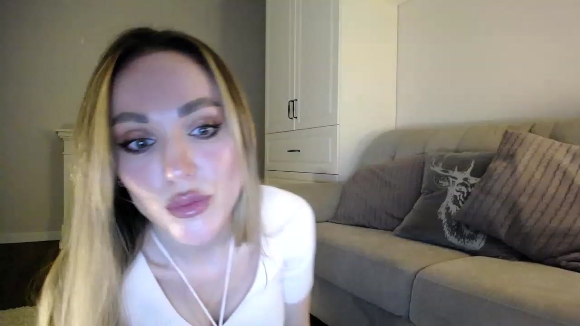 Gallery image thumbnail from Elysewine's myfreecams stream on, 04/29/2023, 05:45 image 19 of 20