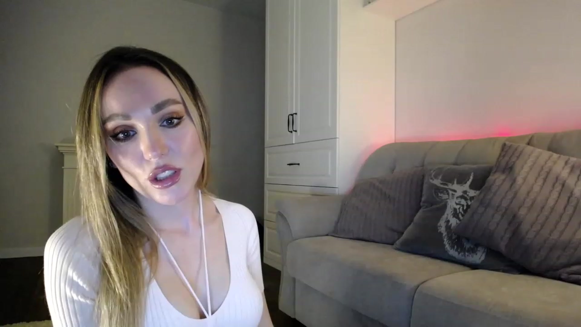 Gallery image thumbnail from Elysewine's myfreecams stream on, 04/29/2023, 05:45 image 14 of 20