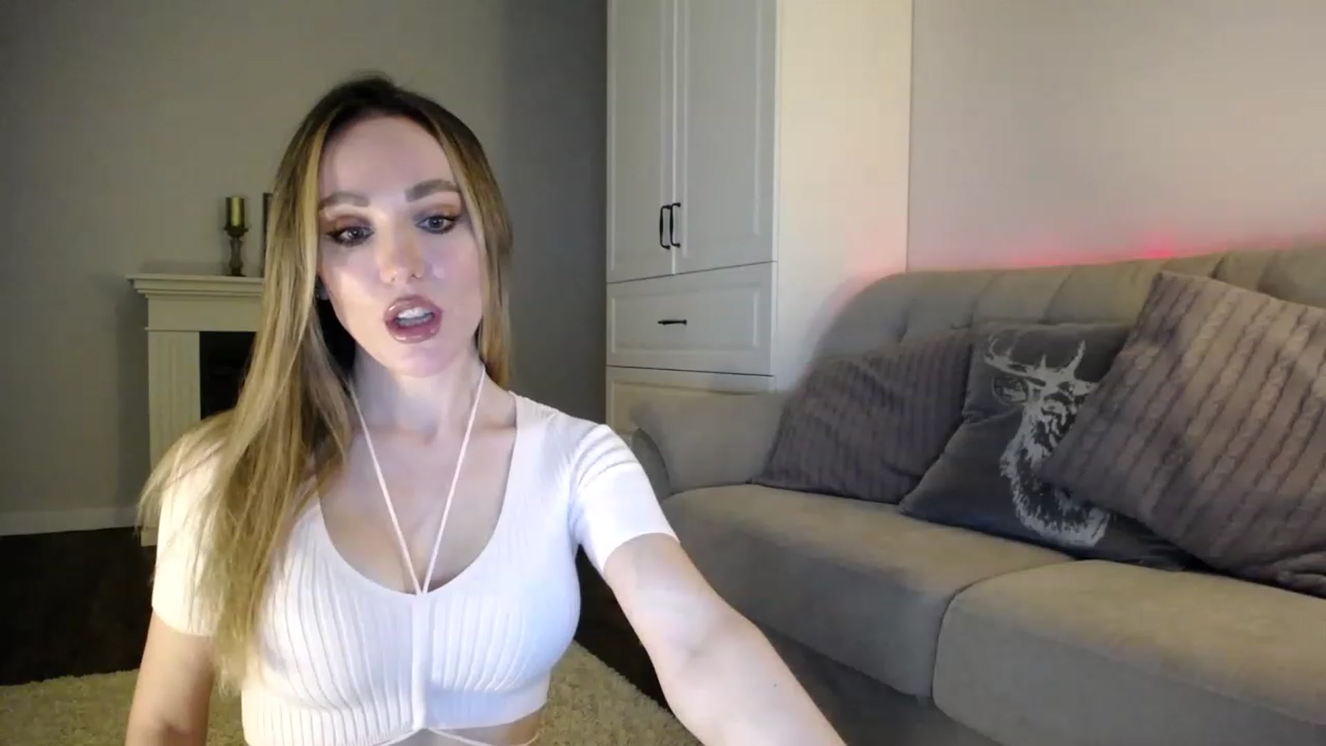 Gallery image thumbnail from Elysewine's myfreecams stream on, 04/29/2023, 05:45 image 4 of 20