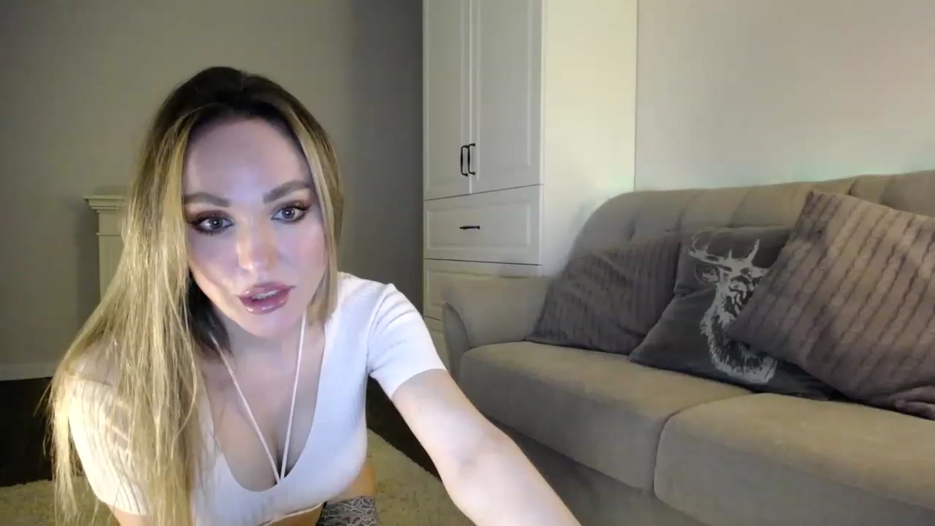 Gallery image thumbnail from Elysewine's myfreecams stream on, 04/29/2023, 05:45 image 15 of 20