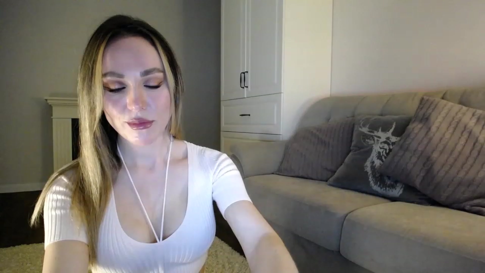Gallery image thumbnail from Elysewine's myfreecams stream on, 04/29/2023, 05:45 image 11 of 20