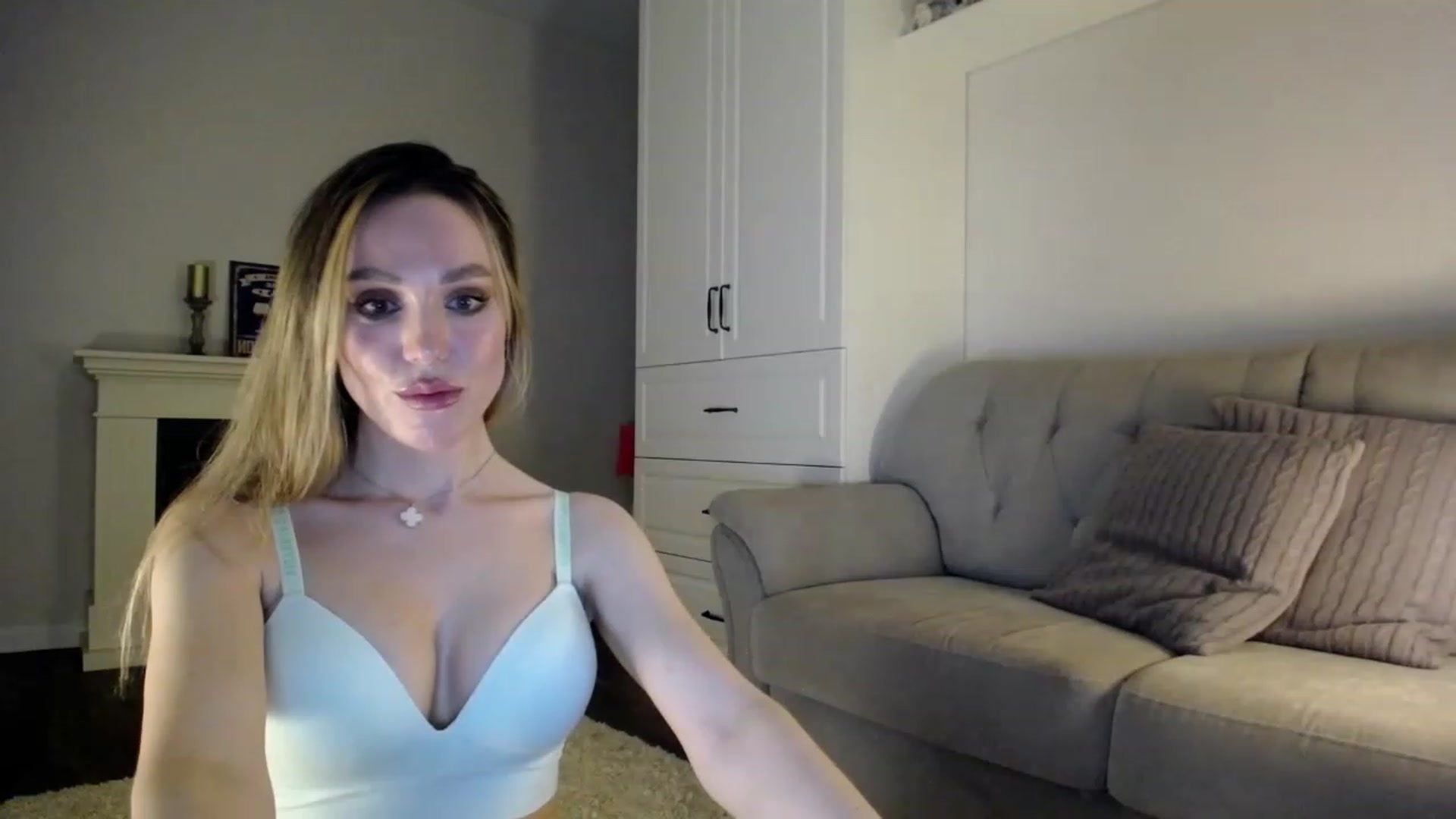 Gallery image thumbnail from Elysewine's myfreecams stream on, 04/30/2023, 05:20 image 17 of 20
