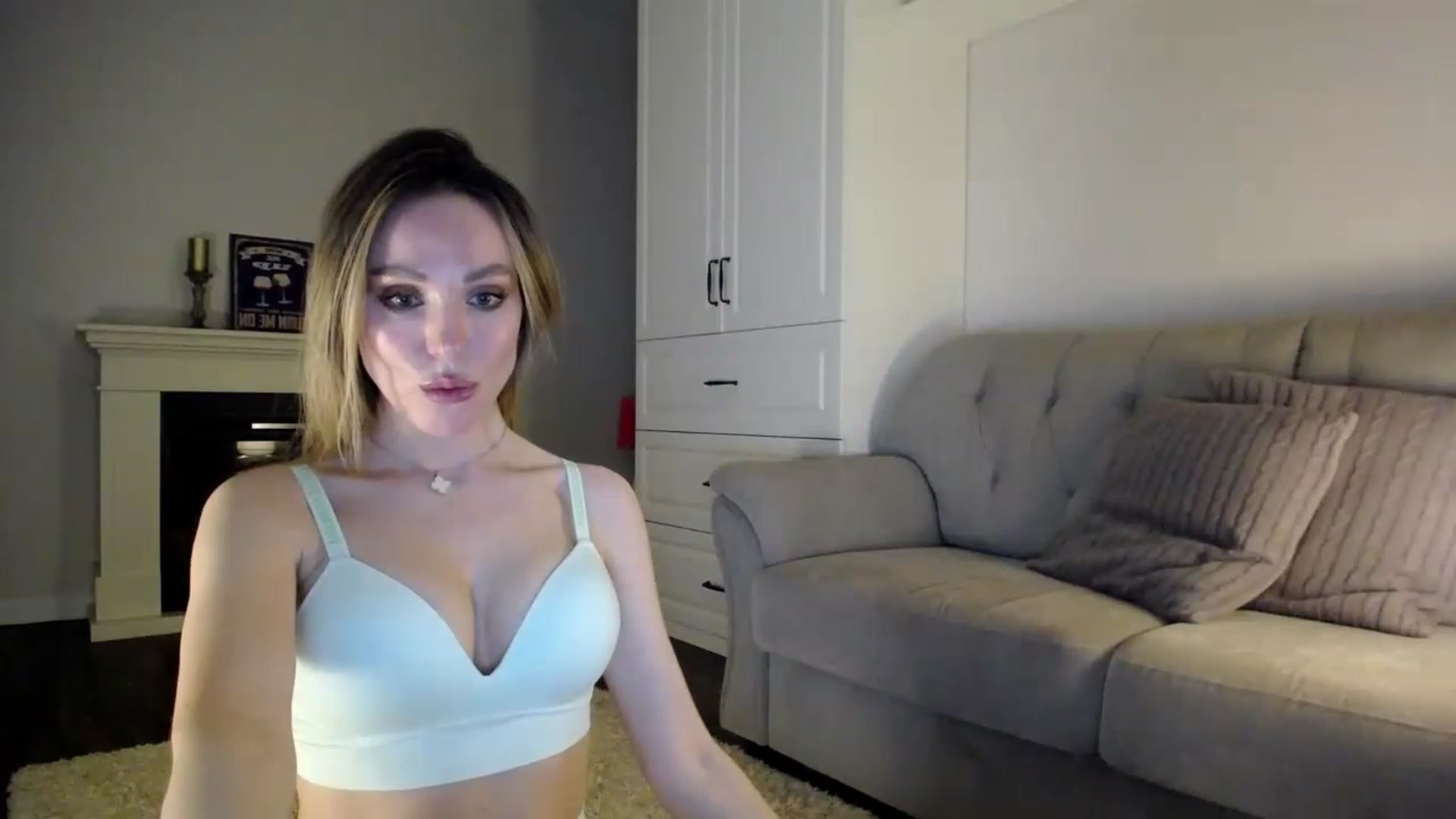 Gallery image thumbnail from Elysewine's myfreecams stream on, 04/30/2023, 05:20 image 10 of 20
