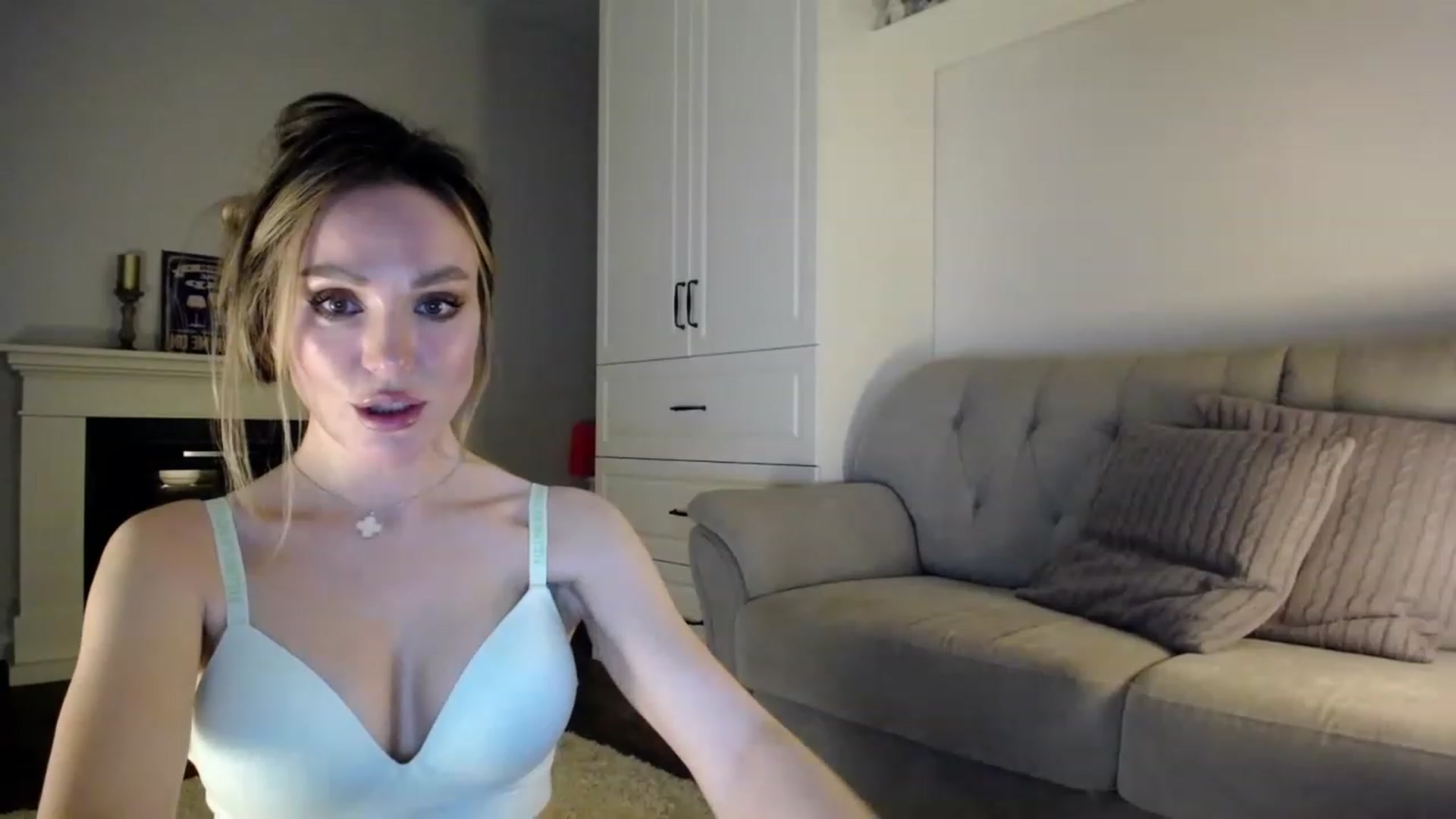 Gallery image thumbnail from Elysewine's myfreecams stream on, 04/30/2023, 05:20 image 19 of 20
