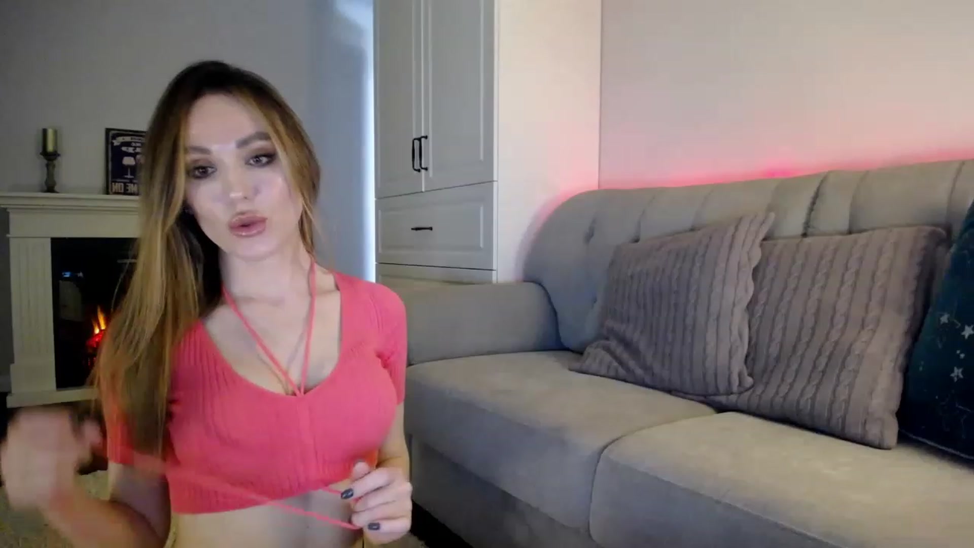 Gallery image thumbnail from Elysewine's myfreecams stream on, 05/13/2023, 06:59 image 3 of 20