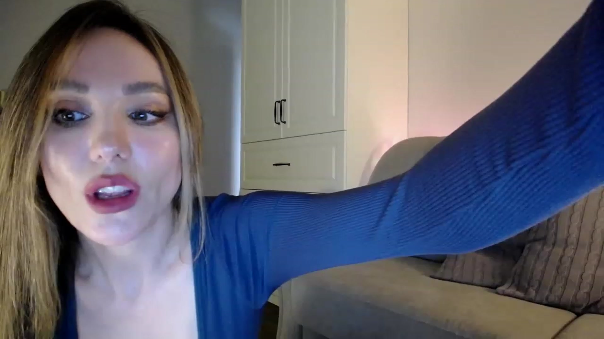 Gallery image thumbnail from Elysewine's myfreecams stream on, 05/20/2023, 06:11 image 3 of 20