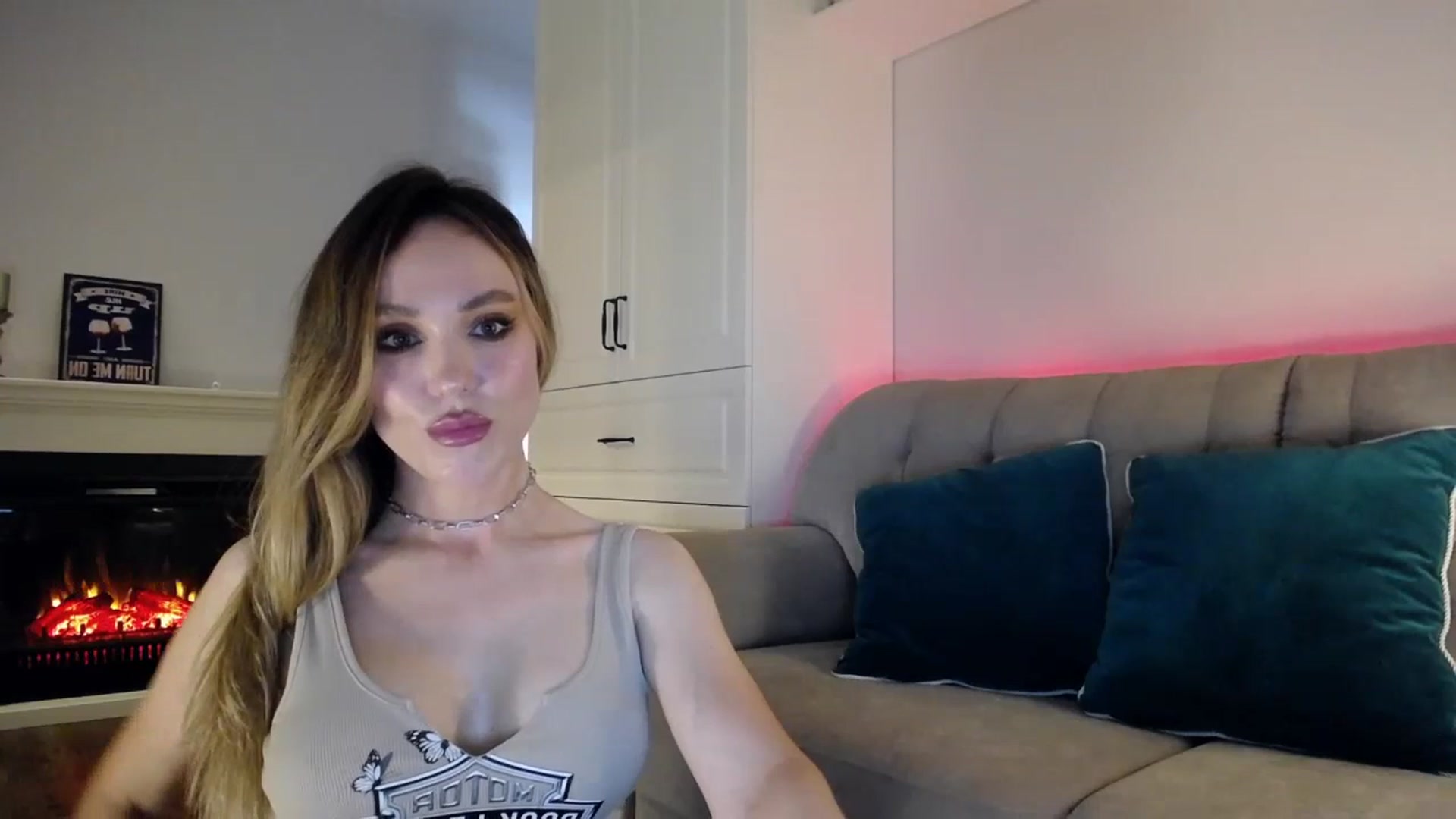 Gallery image thumbnail from Elysewine's myfreecams stream on, 07/01/2023, 05:08 image 12 of 20