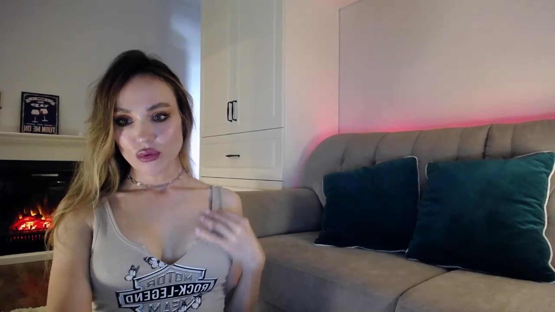 Gallery image thumbnail from Elysewine's myfreecams stream on, 07/01/2023, 05:08 image 6 of 20