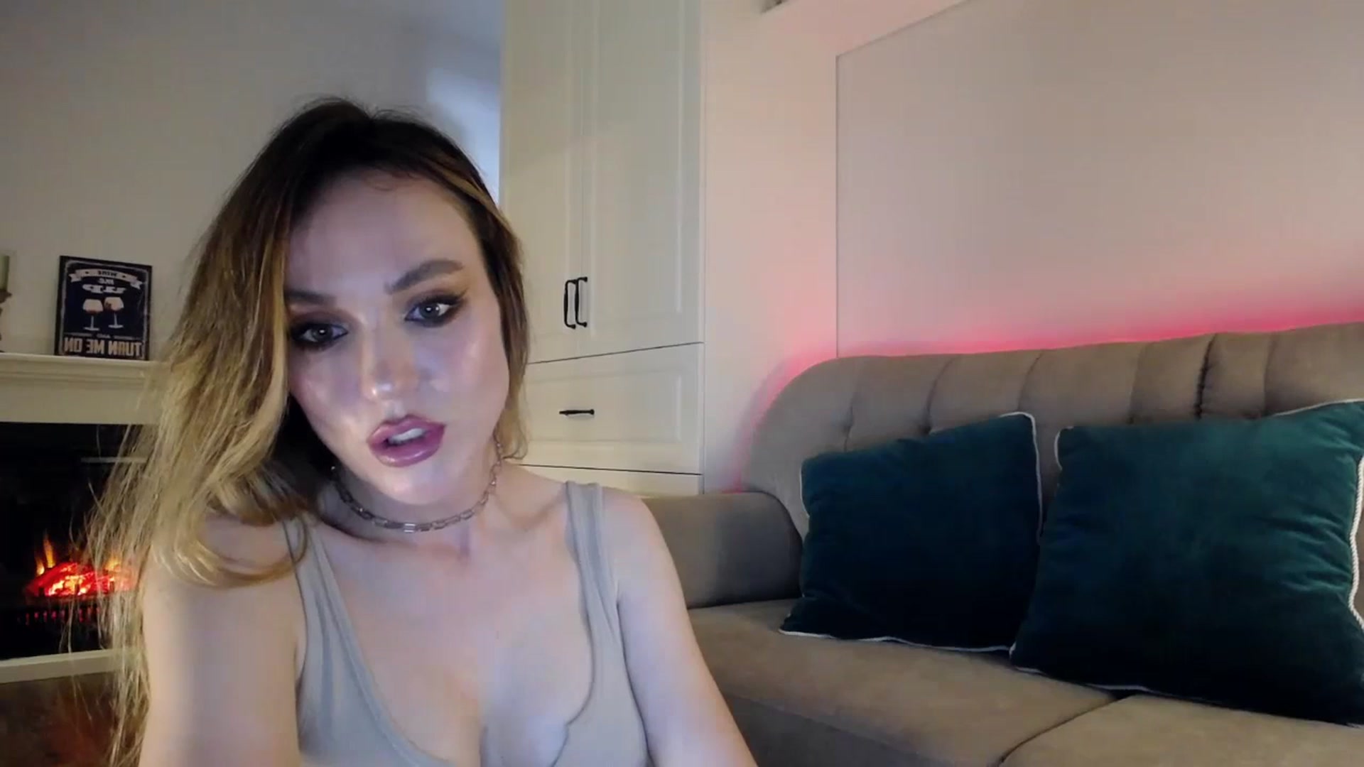 Gallery image thumbnail from Elysewine's myfreecams stream on, 07/01/2023, 05:08 image 10 of 20