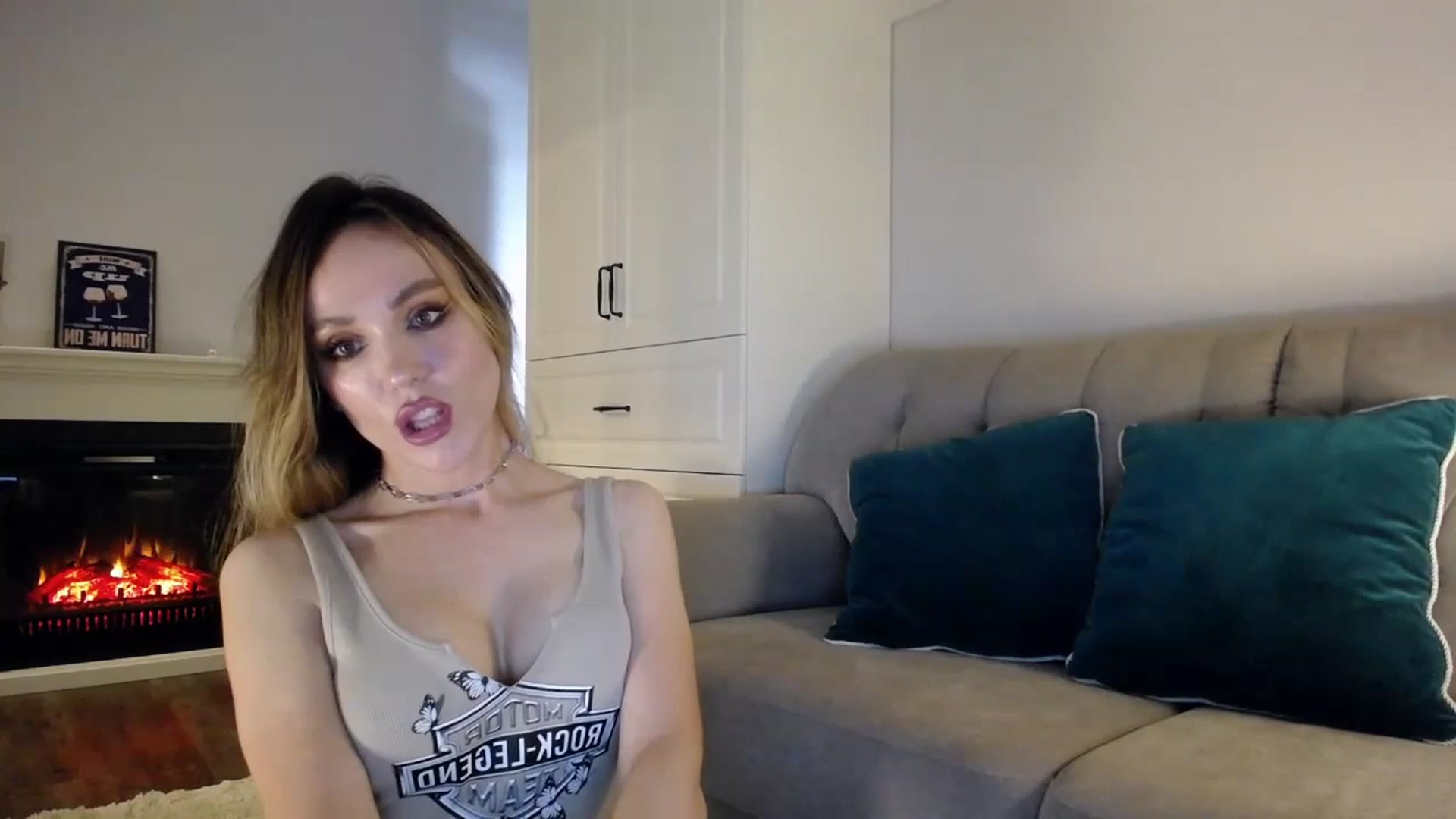 Gallery image thumbnail from Elysewine's myfreecams stream on, 07/01/2023, 05:08 image 8 of 20
