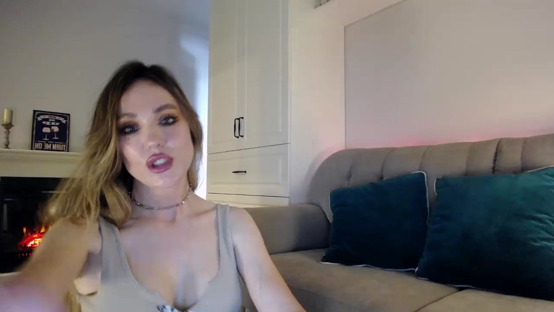 Gallery image thumbnail from Elysewine's myfreecams stream on, 07/01/2023, 05:08 image 1 of 20