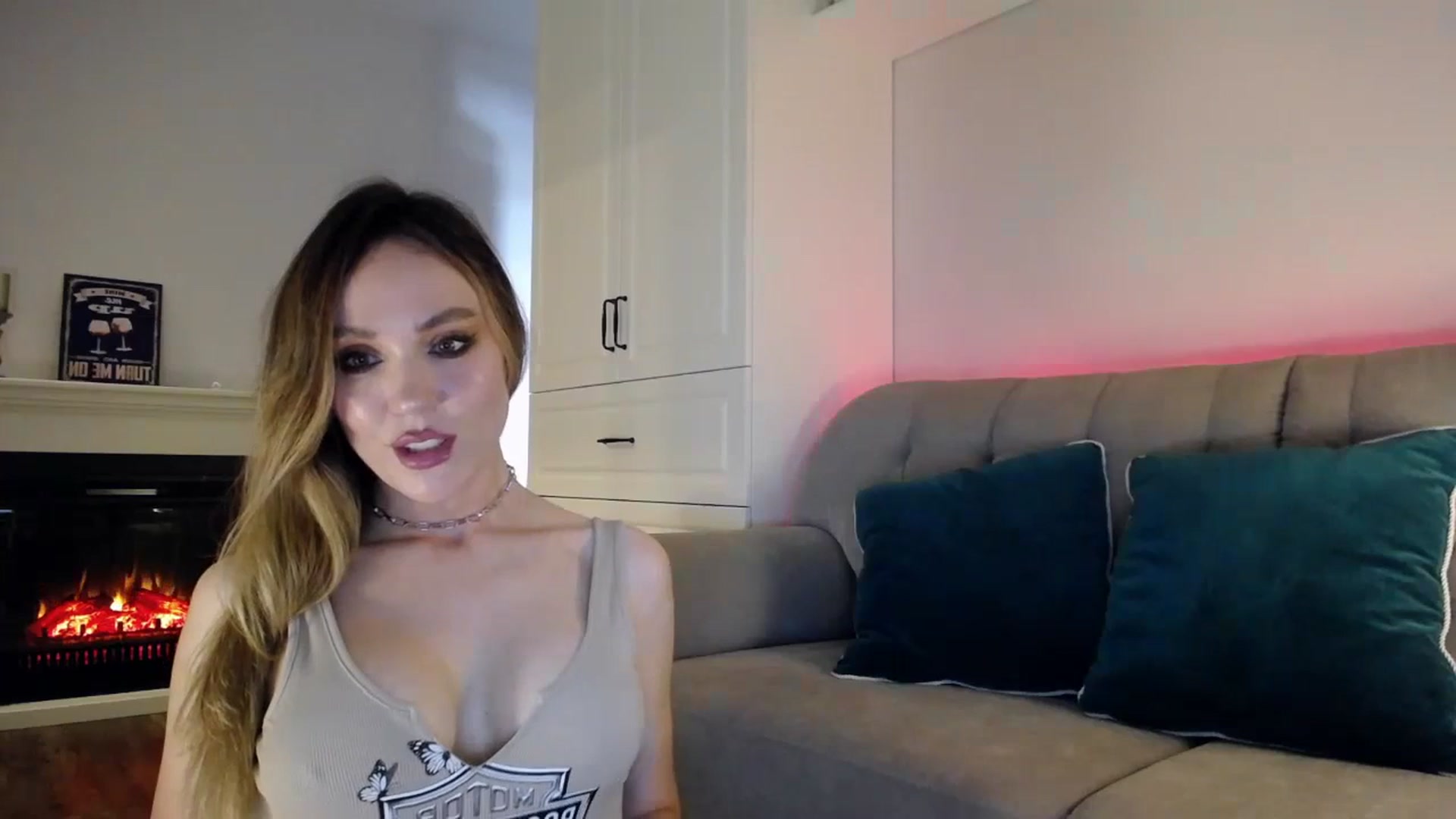 Gallery image thumbnail from Elysewine's myfreecams stream on, 07/01/2023, 05:08 image 15 of 20