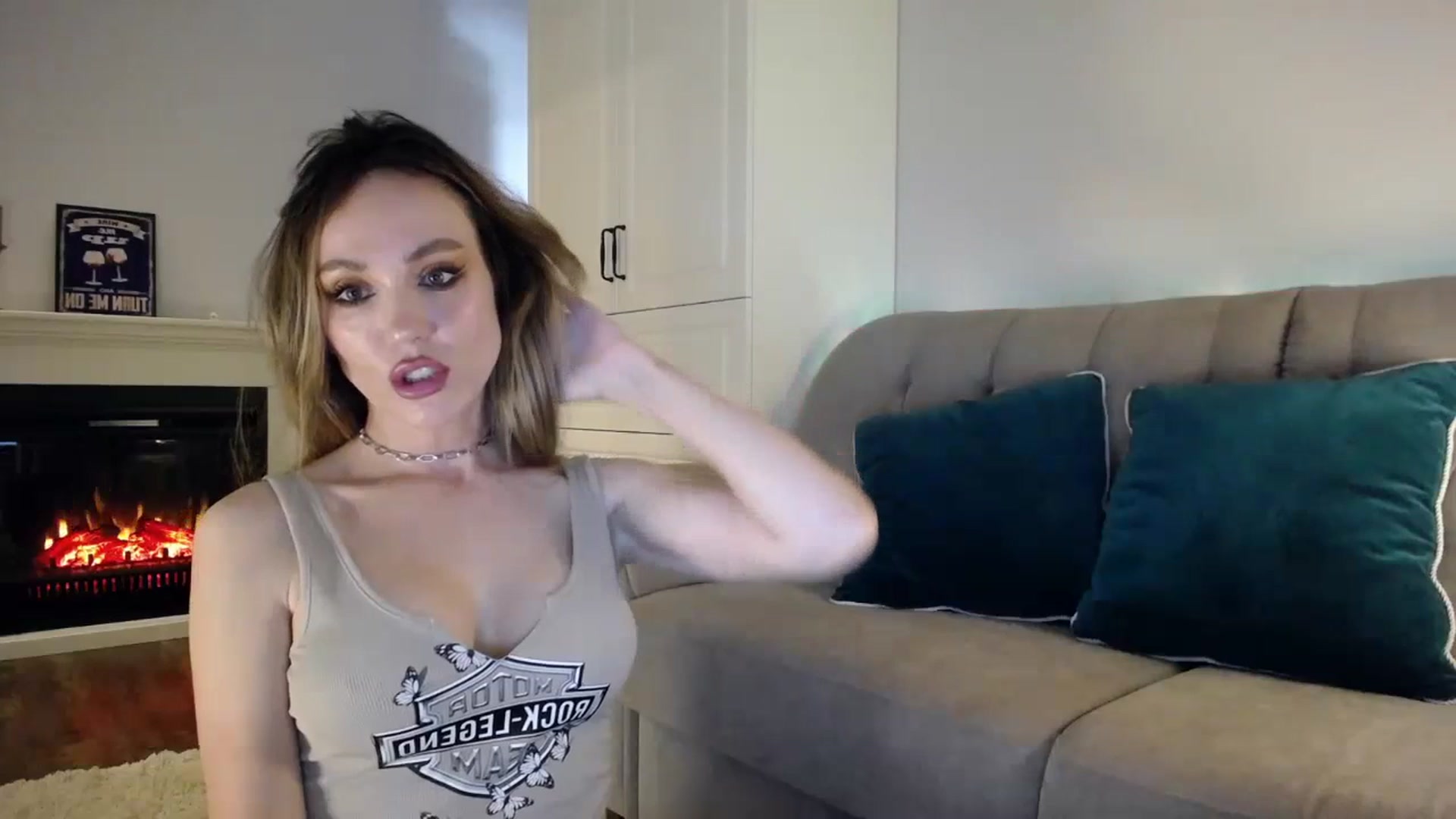 Gallery image thumbnail from Elysewine's myfreecams stream on, 07/01/2023, 05:08 image 18 of 20