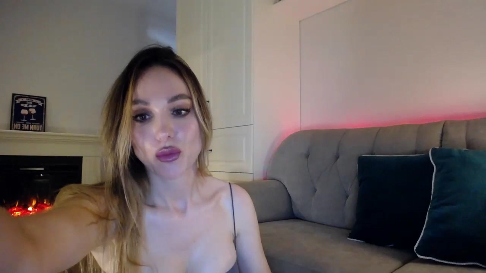 Gallery image thumbnail from Elysewine's myfreecams stream on, 07/02/2023, 04:14 image 2 of 20