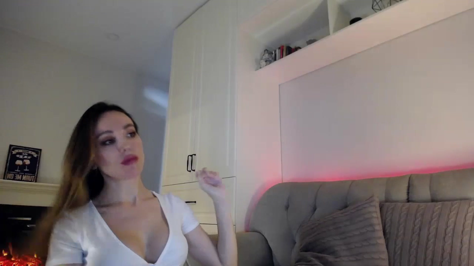 Gallery image thumbnail from Elysewine's myfreecams stream on, 07/08/2023, 06:11 image 8 of 20