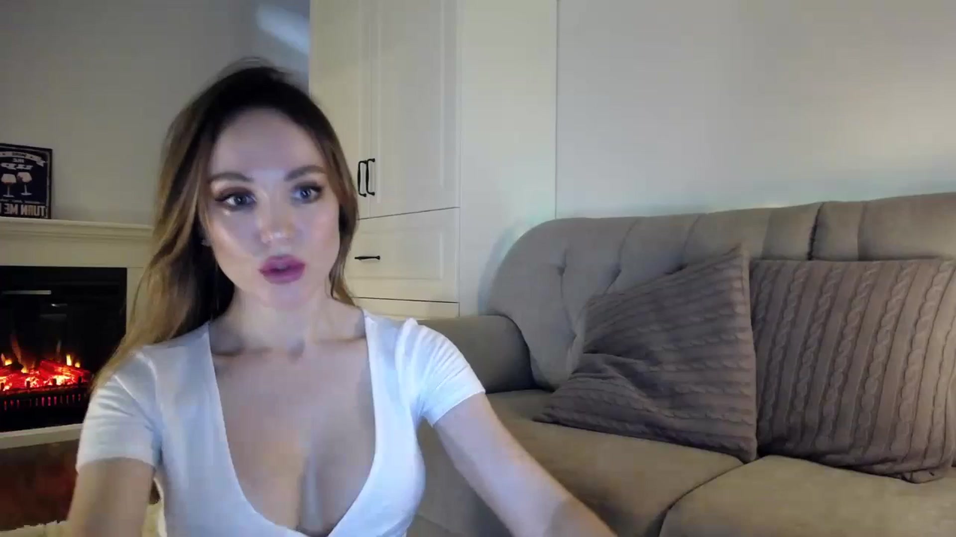 Gallery image thumbnail from Elysewine's myfreecams stream on, 07/08/2023, 06:11 image 1 of 20