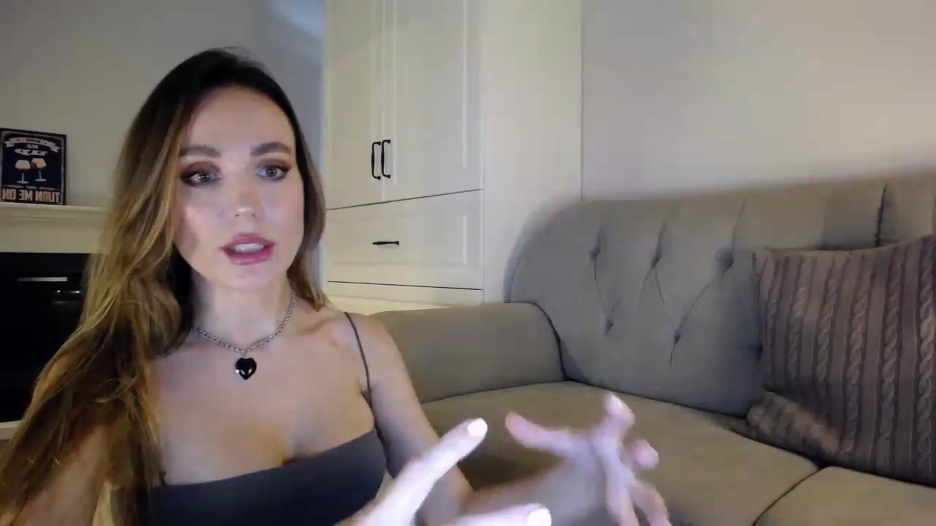 Gallery image thumbnail from Elysewine's myfreecams stream on, 08/12/2023, 05:58 image 8 of 20