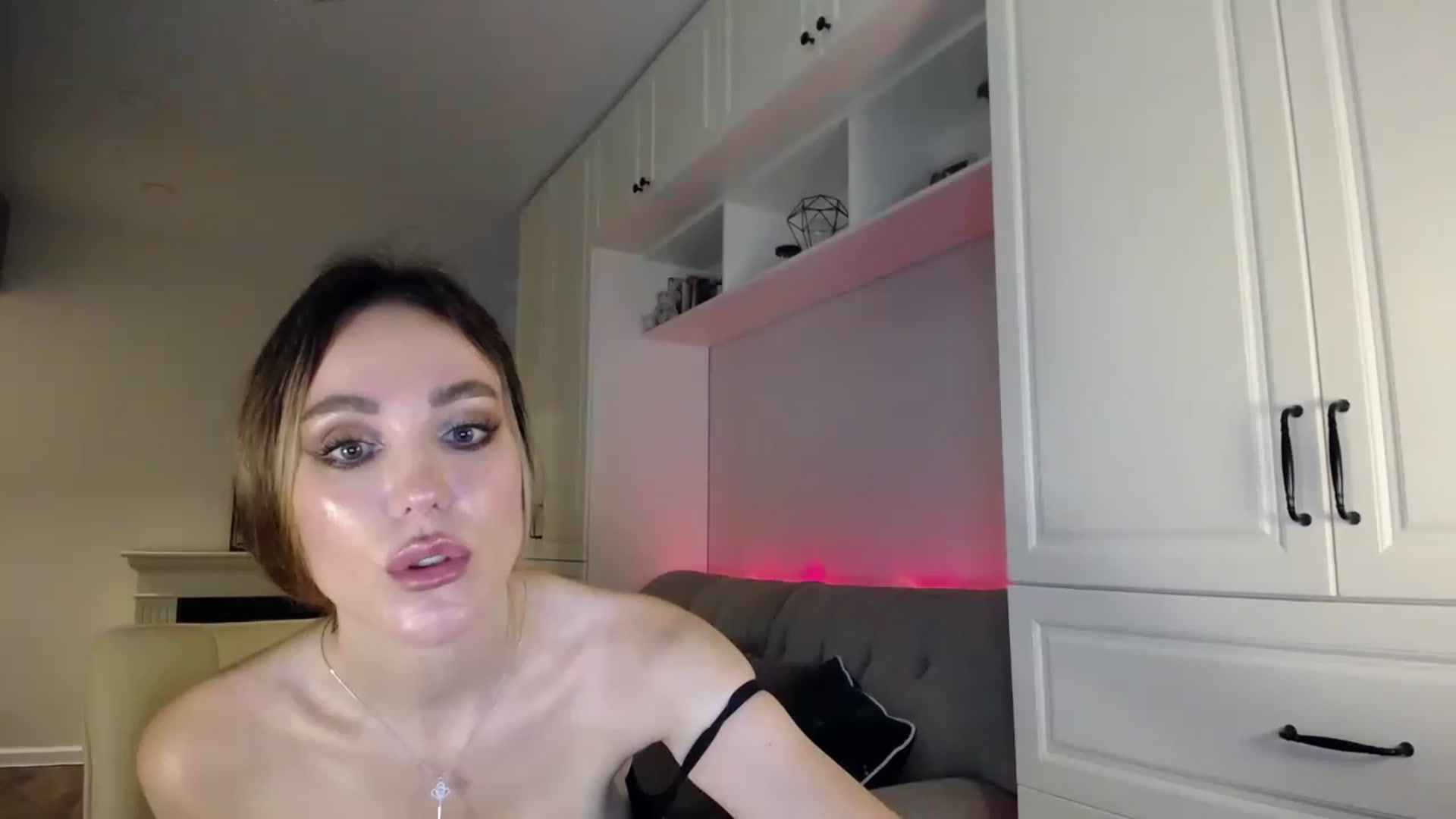Gallery image thumbnail from Elysewine's myfreecams stream on, 08/19/2023, 05:36 image 8 of 20