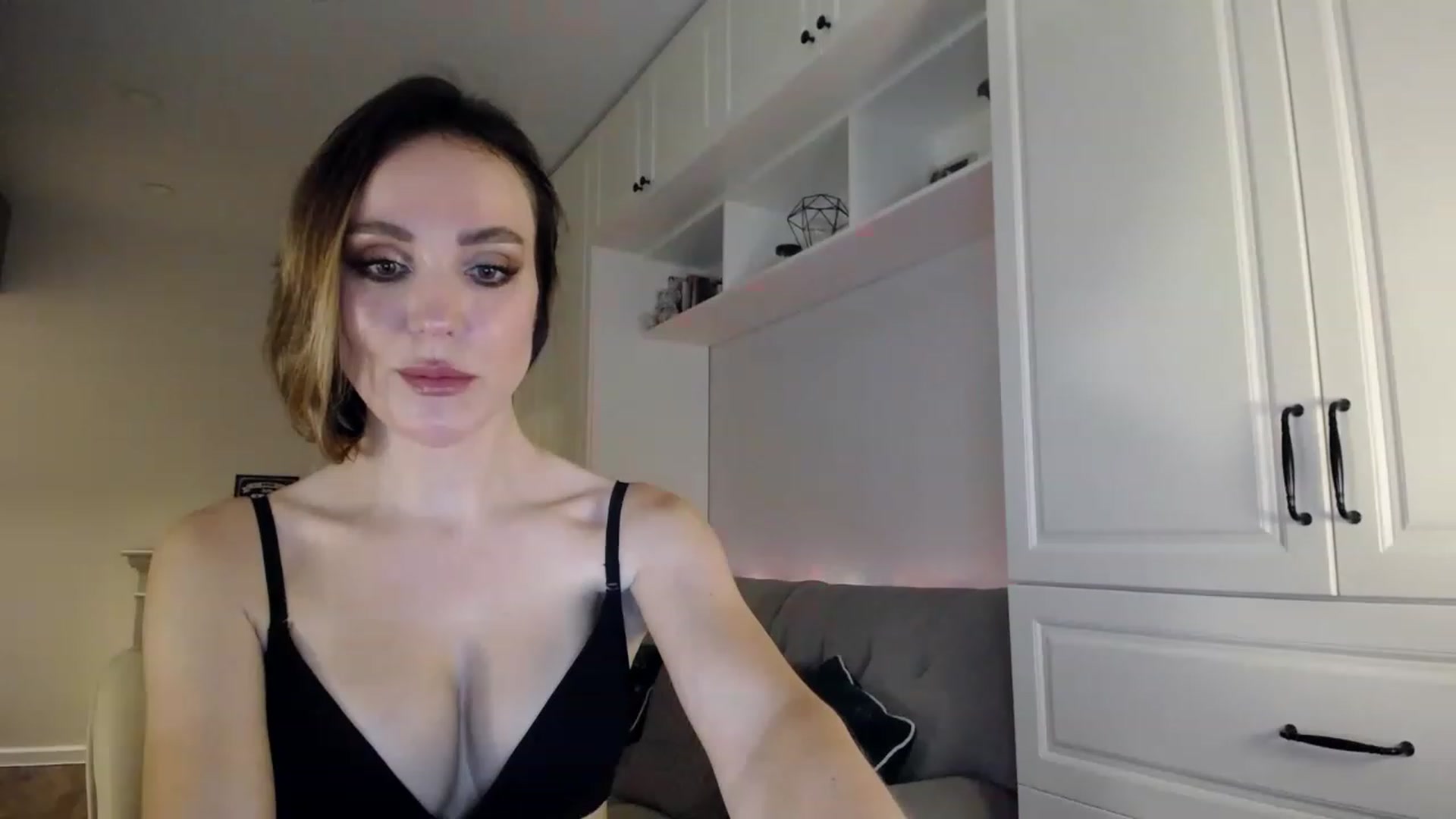 Gallery image thumbnail from Elysewine's myfreecams stream on, 08/19/2023, 05:36 image 12 of 20