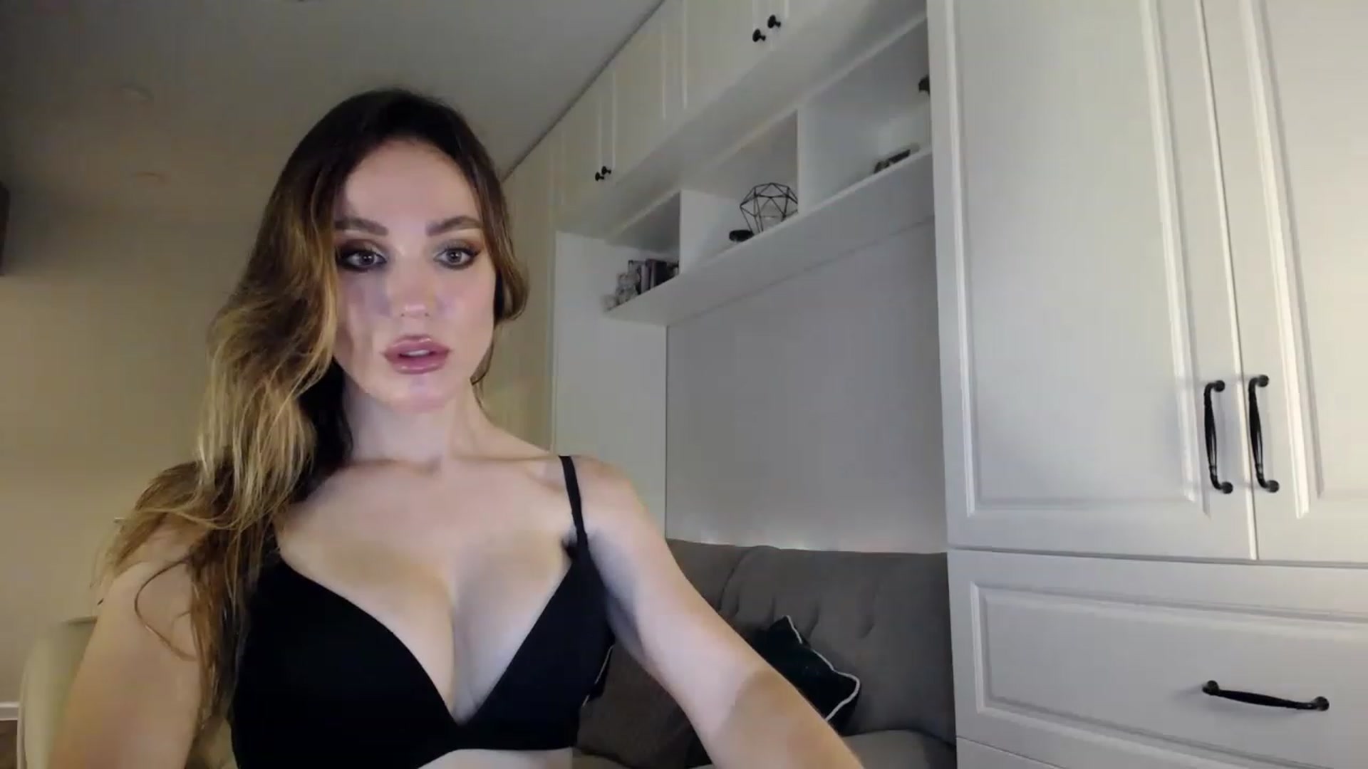 Gallery image thumbnail from Elysewine's myfreecams stream on, 08/19/2023, 05:36 image 14 of 20