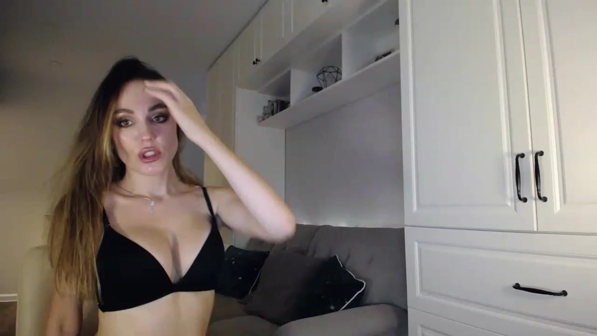 Gallery image thumbnail from Elysewine's myfreecams stream on, 08/19/2023, 05:36 image 1 of 20