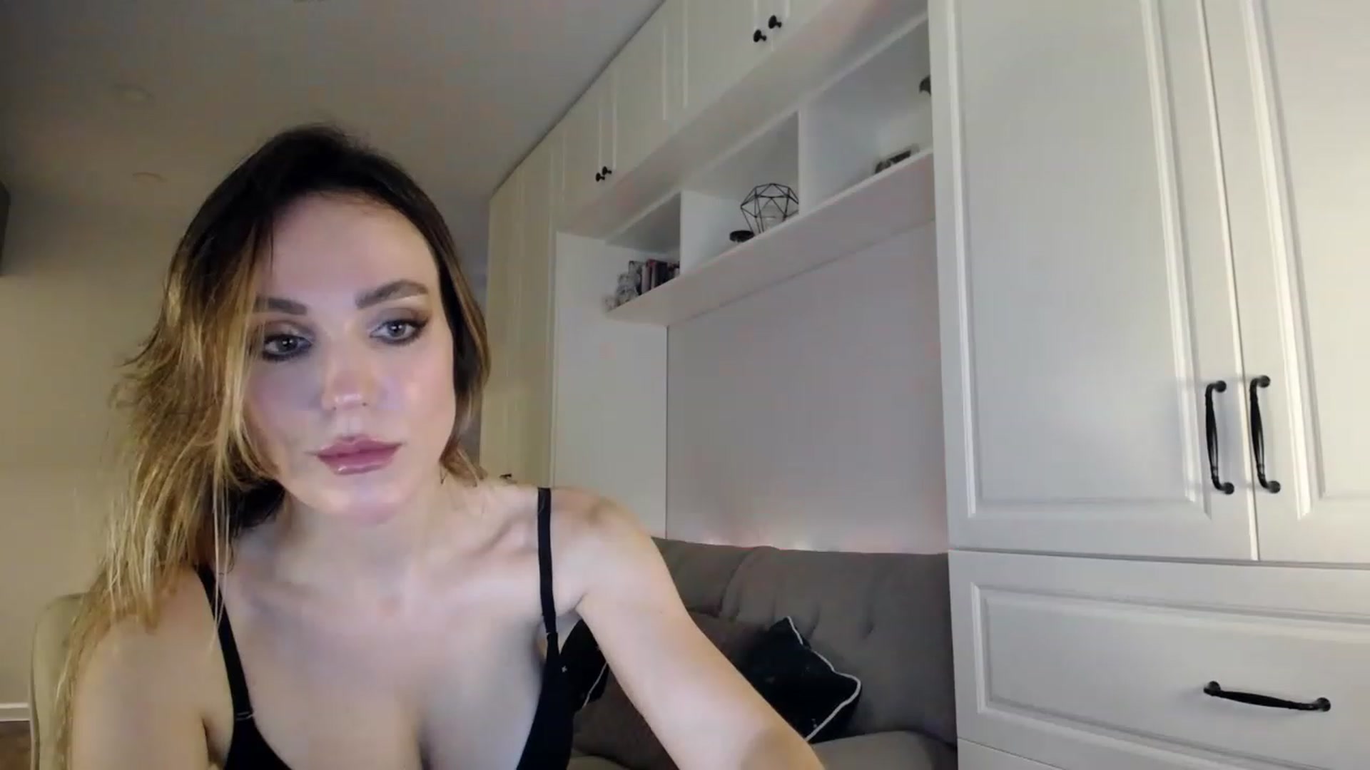 Gallery image thumbnail from Elysewine's myfreecams stream on, 08/19/2023, 05:36 image 11 of 20