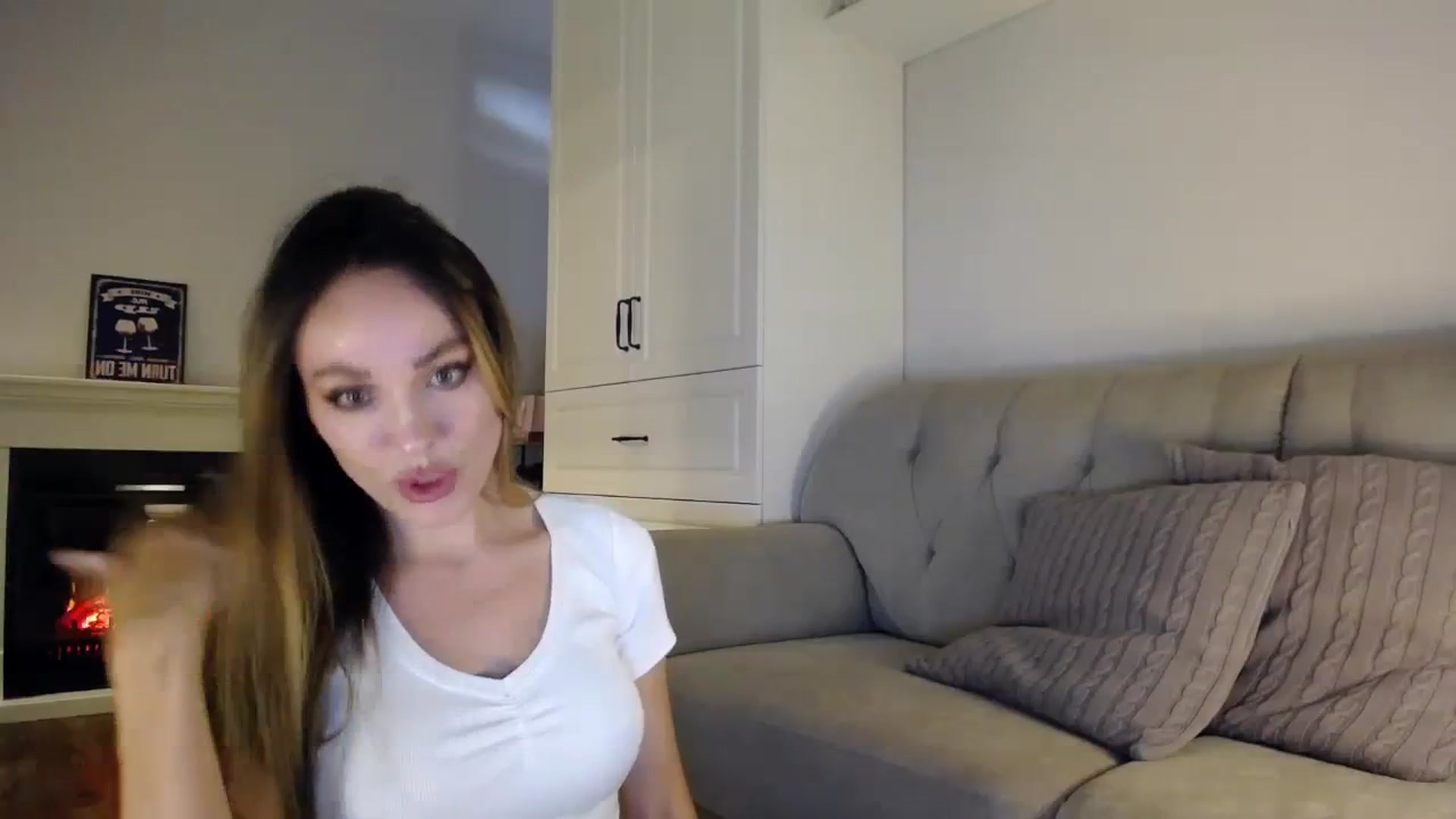 Gallery image thumbnail from Elysewine's myfreecams stream on, 09/16/2023, 06:07 image 17 of 20