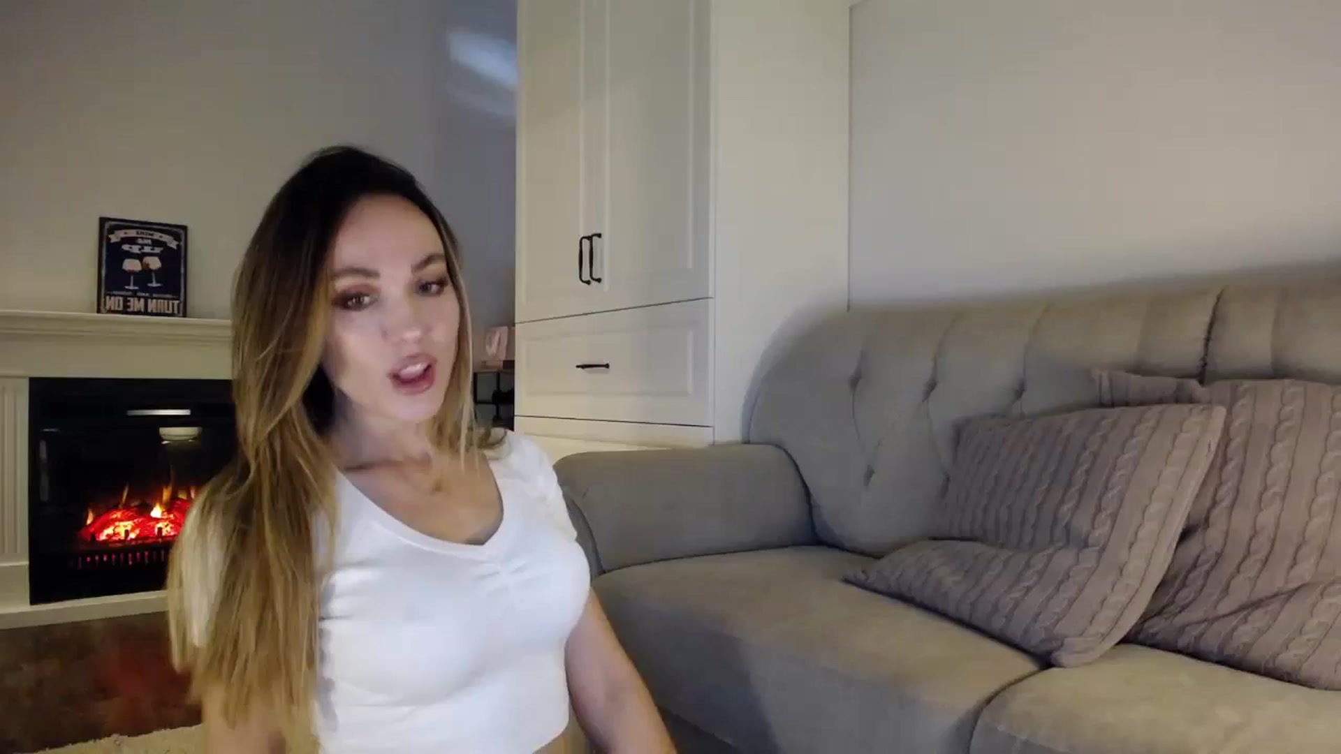 Gallery image thumbnail from Elysewine's myfreecams stream on, 09/16/2023, 06:07 image 1 of 20