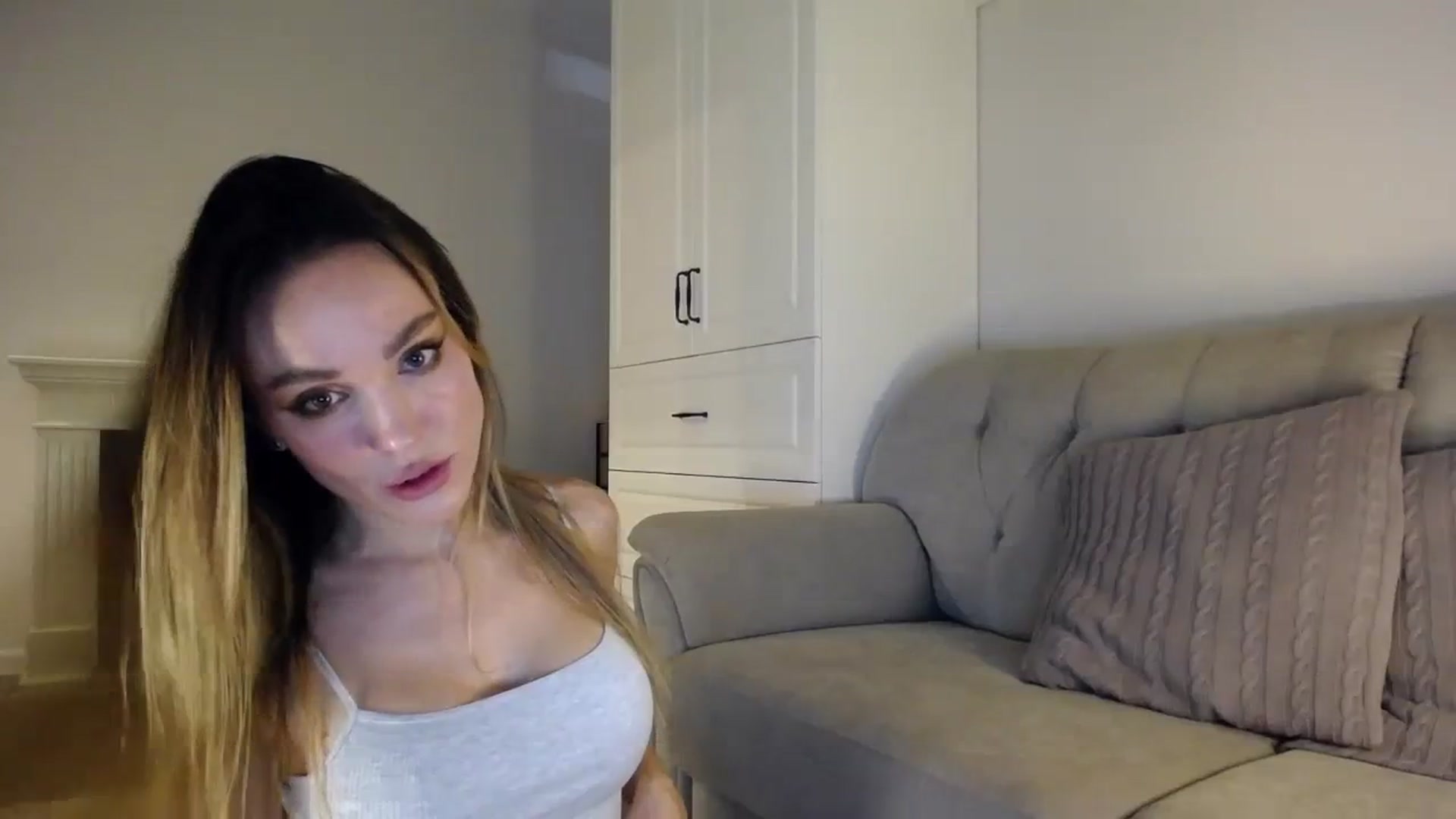 Gallery image thumbnail from Elysewine's myfreecams stream on, 10/07/2023, 06:09 image 7 of 20