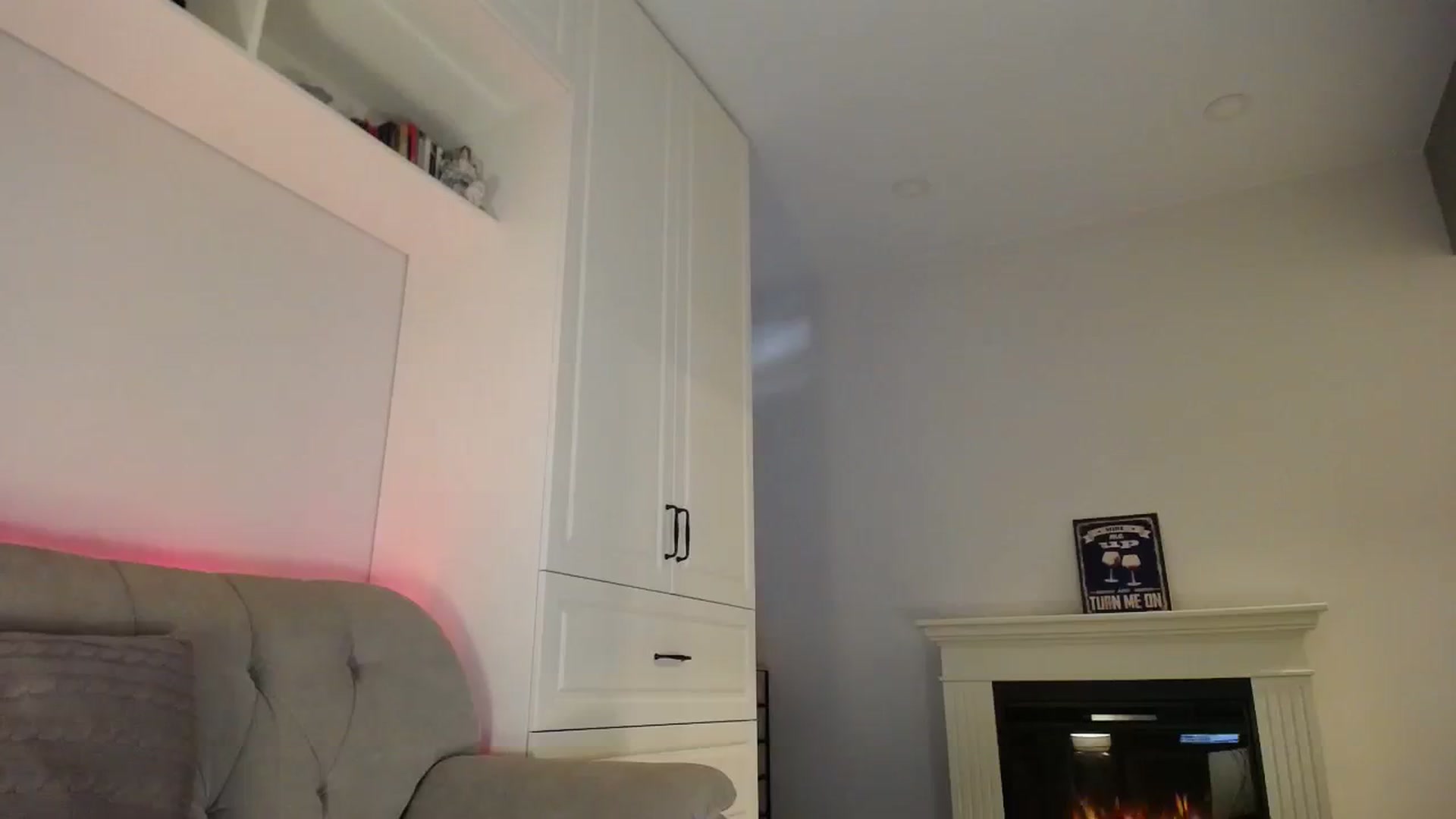Gallery image thumbnail from Elysewine's myfreecams stream on, 10/08/2023, 05:14 image 16 of 20