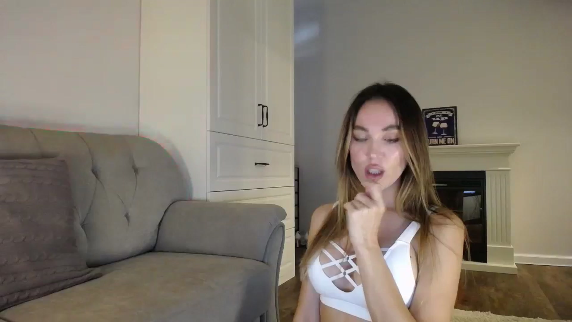 Gallery image thumbnail from Elysewine's myfreecams stream on, 10/08/2023, 05:14 image 14 of 20