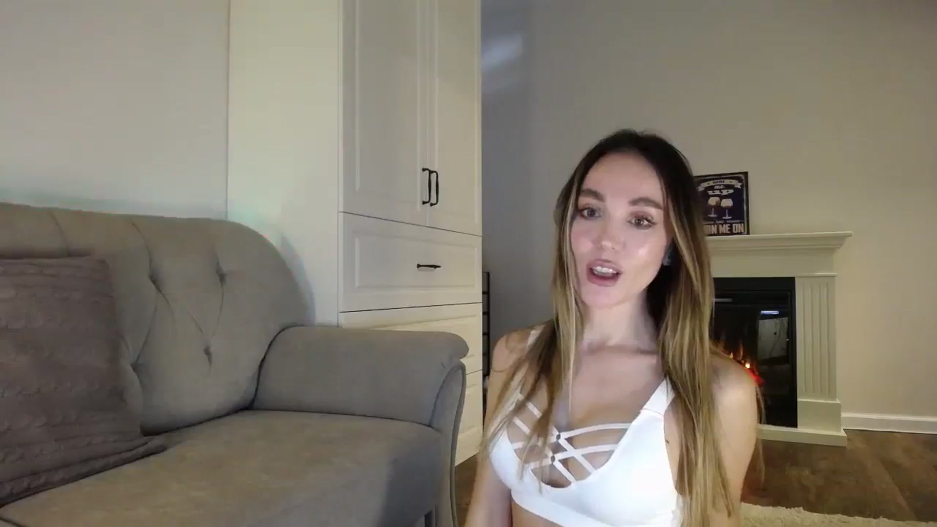 Gallery image thumbnail from Elysewine's myfreecams stream on, 10/08/2023, 05:14 image 13 of 20