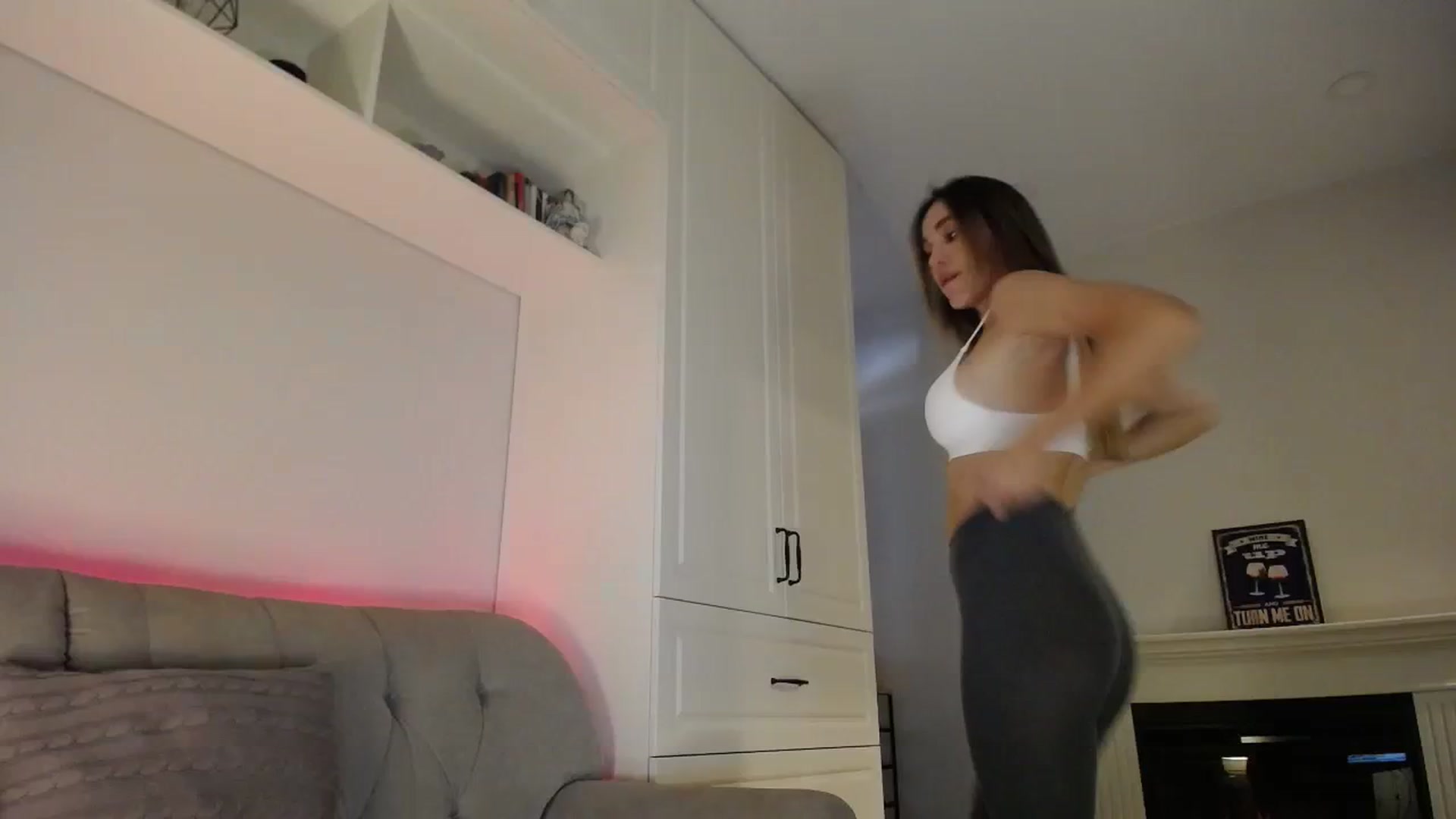 Gallery image thumbnail from Elysewine's myfreecams stream on, 10/08/2023, 05:14 image 11 of 20