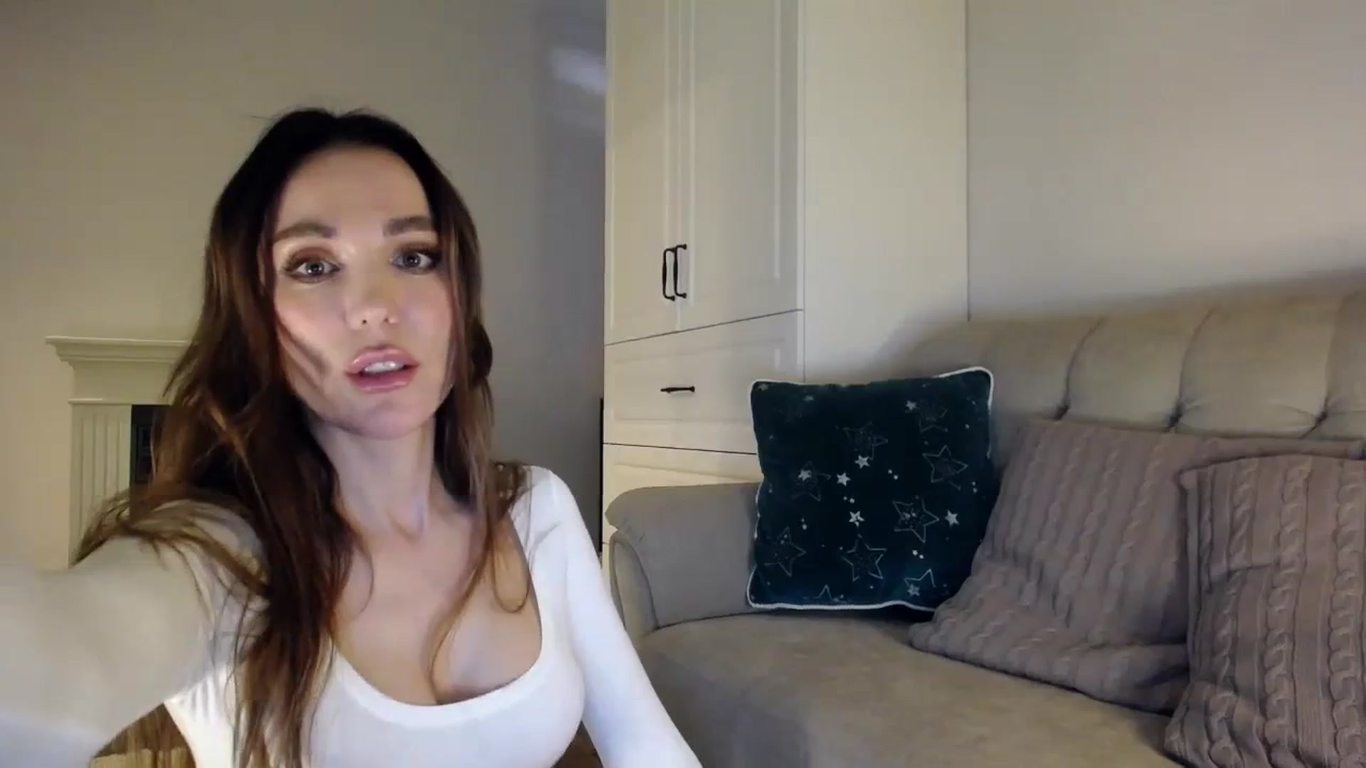 Gallery image thumbnail from Elysewine's myfreecams stream on, 10/14/2023, 06:02 image 16 of 20