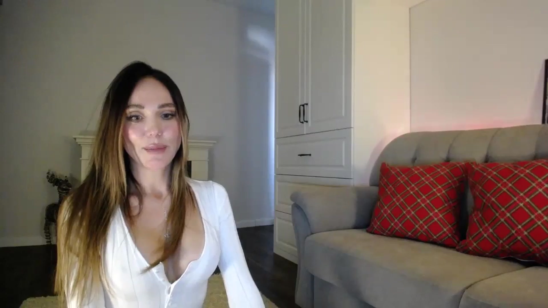 Gallery image thumbnail from Elysewine's myfreecams stream on, 12/03/2023, 05:21 image 18 of 20