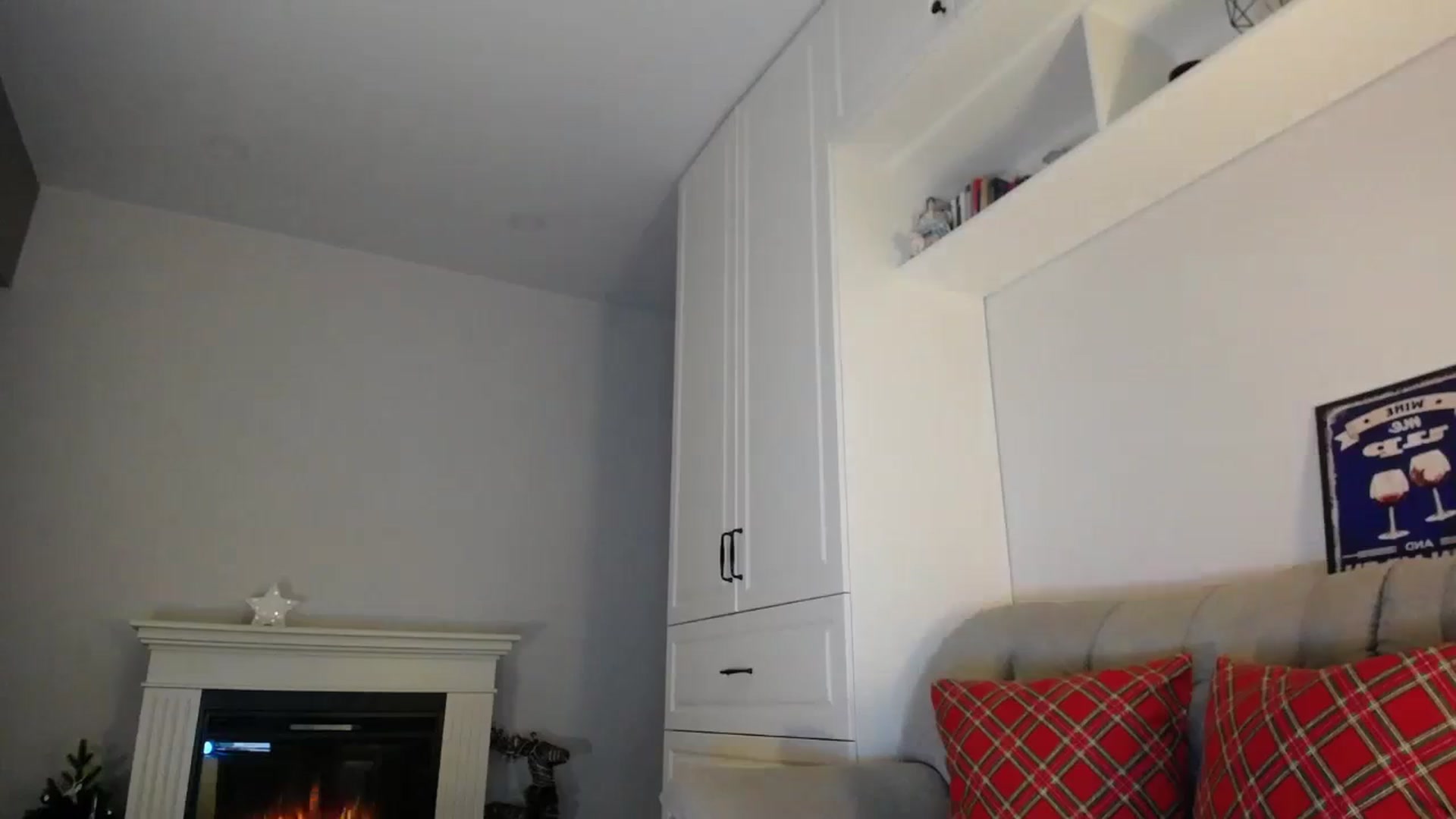 Gallery image thumbnail from Elysewine's myfreecams stream on, 12/23/2023, 06:03 image 12 of 20