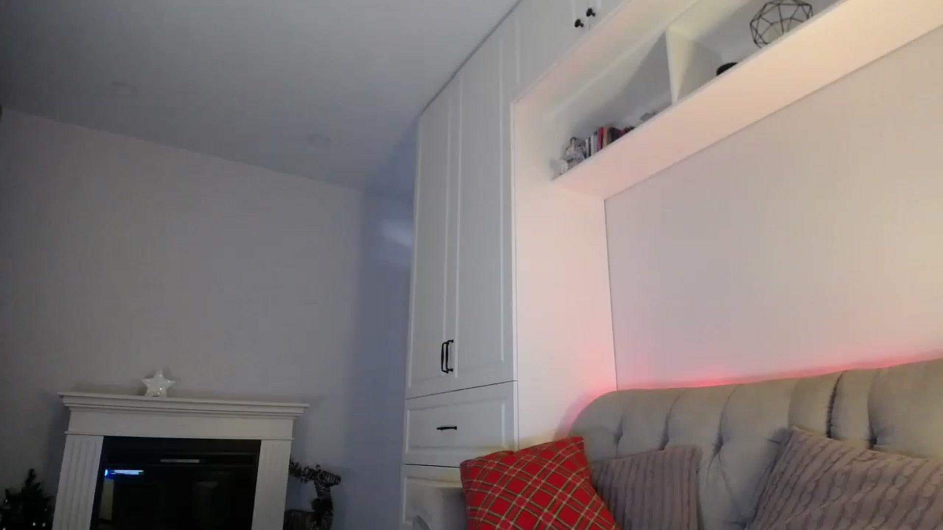 Gallery image thumbnail from Elysewine's myfreecams stream on, 01/06/2024, 06:01 image 1 of 20