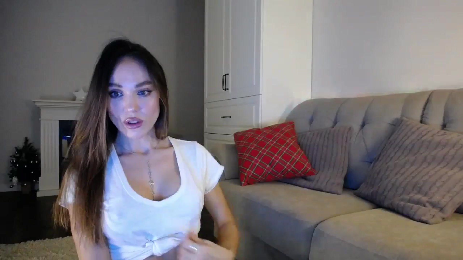 Gallery image thumbnail from Elysewine's myfreecams stream on, 01/06/2024, 06:01 image 15 of 20