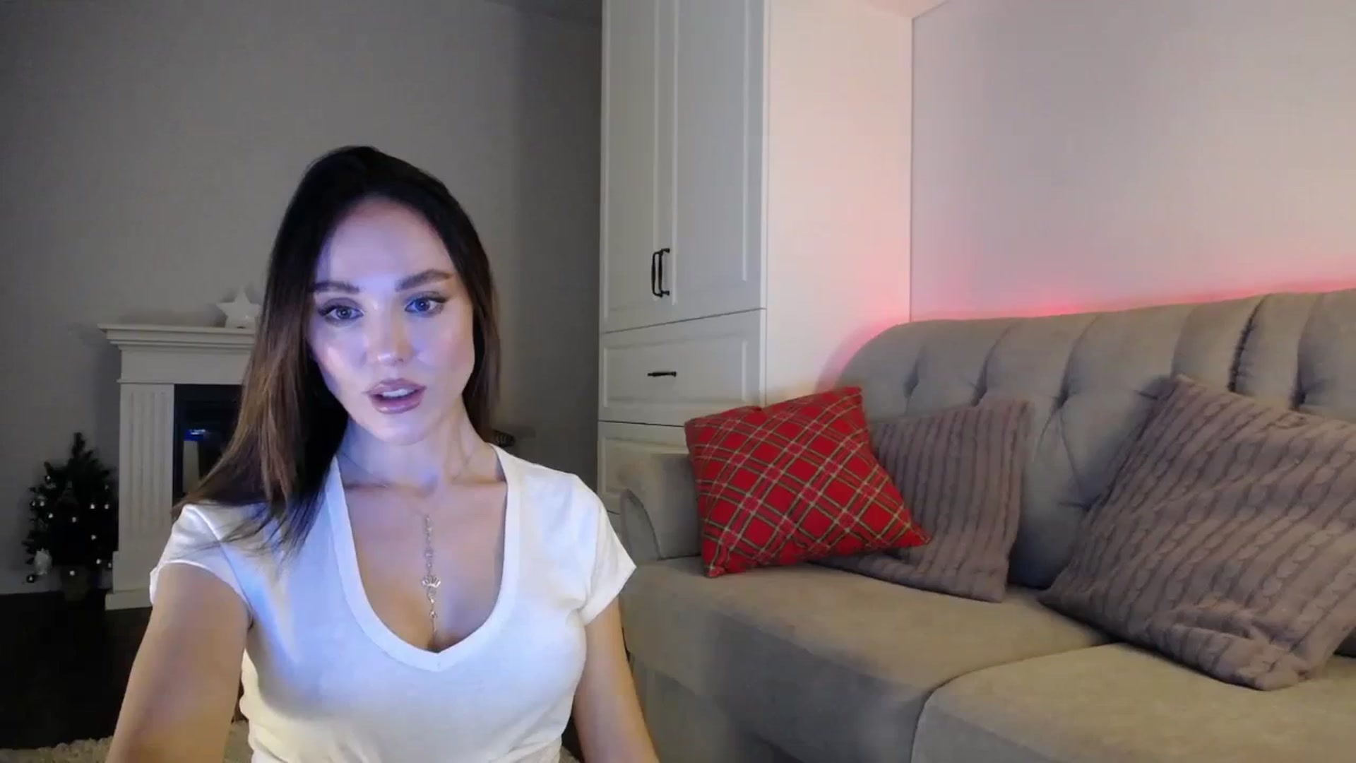 Gallery image thumbnail from Elysewine's myfreecams stream on, 01/06/2024, 06:01 image 16 of 20