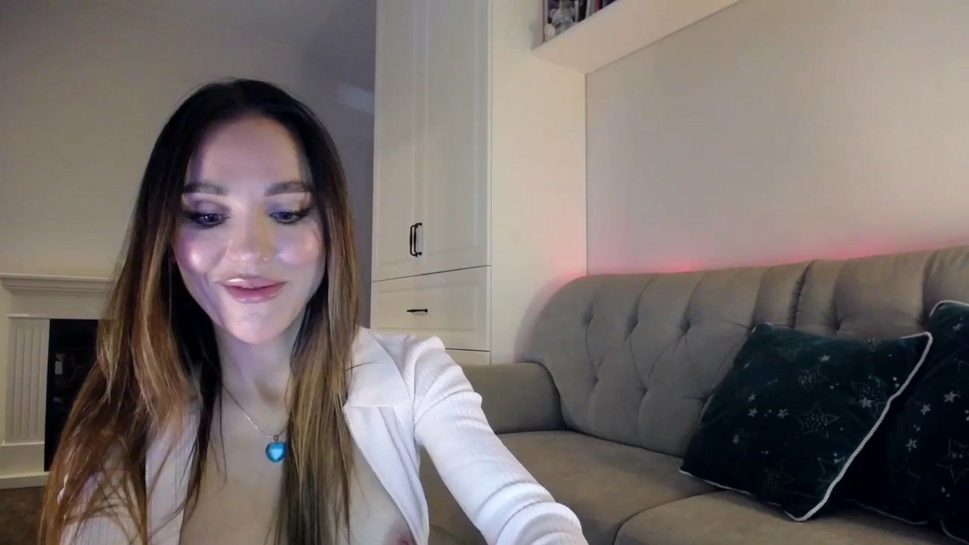 Gallery image thumbnail from Elysewine's myfreecams stream on, 02/10/2024, 07:09 image 4 of 20