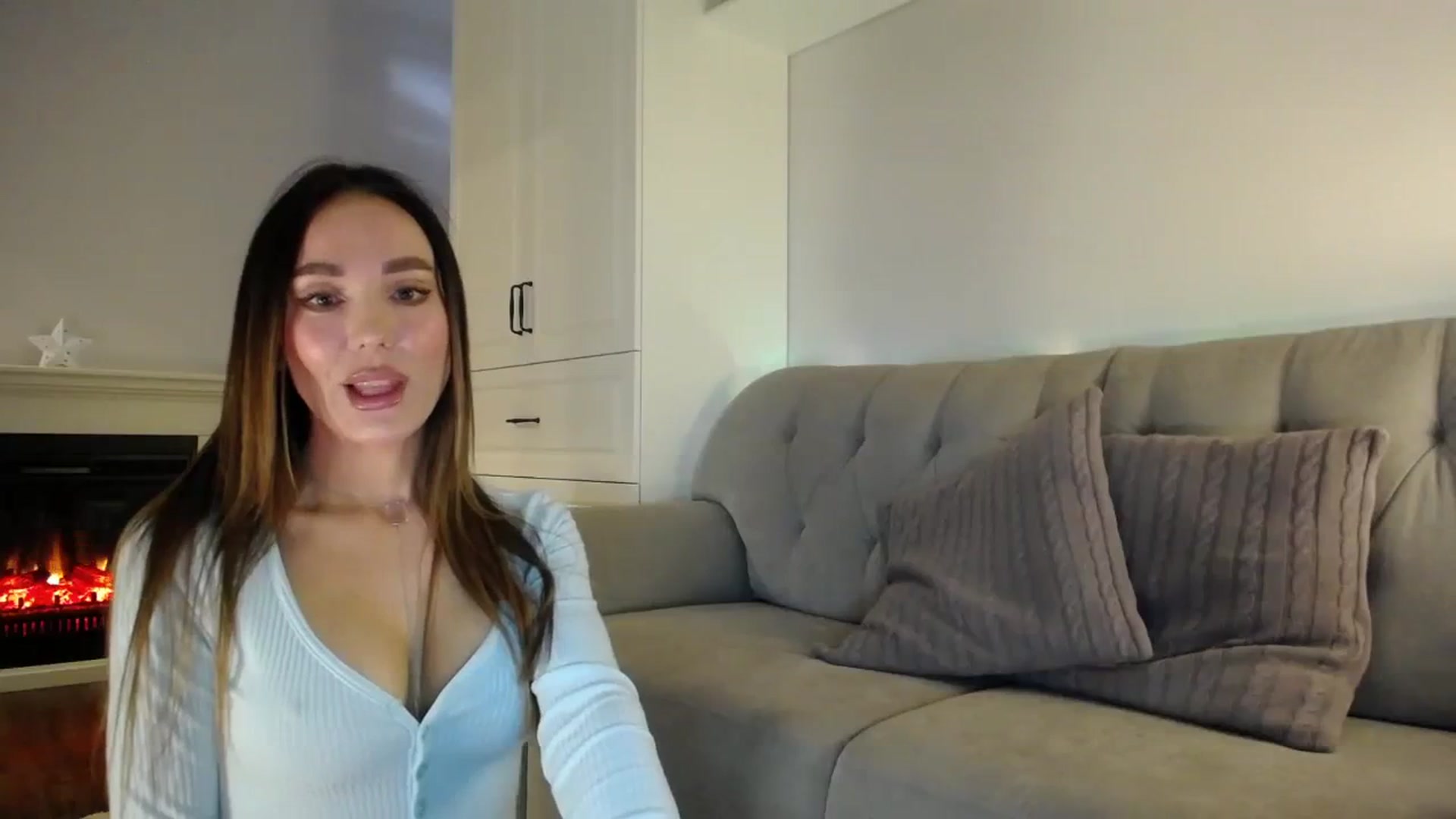 Gallery image thumbnail from Elysewine's myfreecams stream on, 02/11/2024, 07:09 image 11 of 20