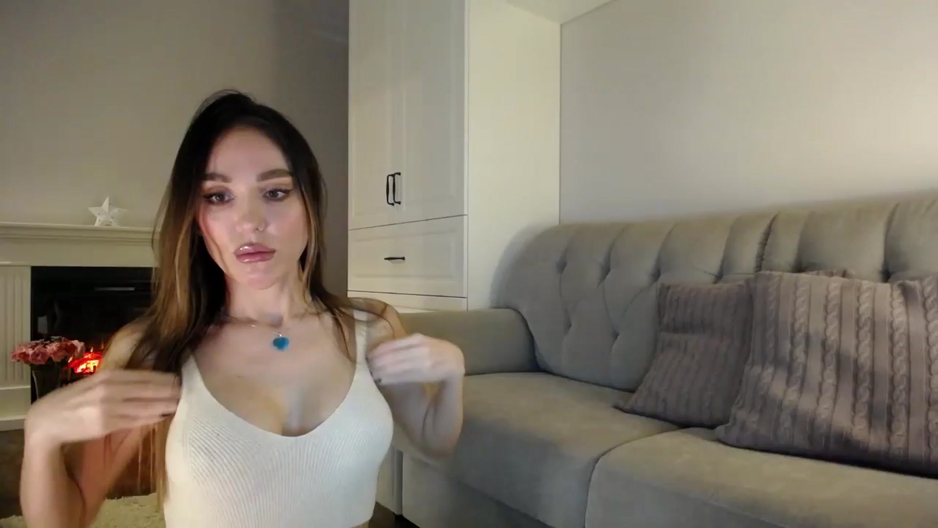Gallery image thumbnail from Elysewine's myfreecams stream on, 02/17/2024, 06:32 image 1 of 20