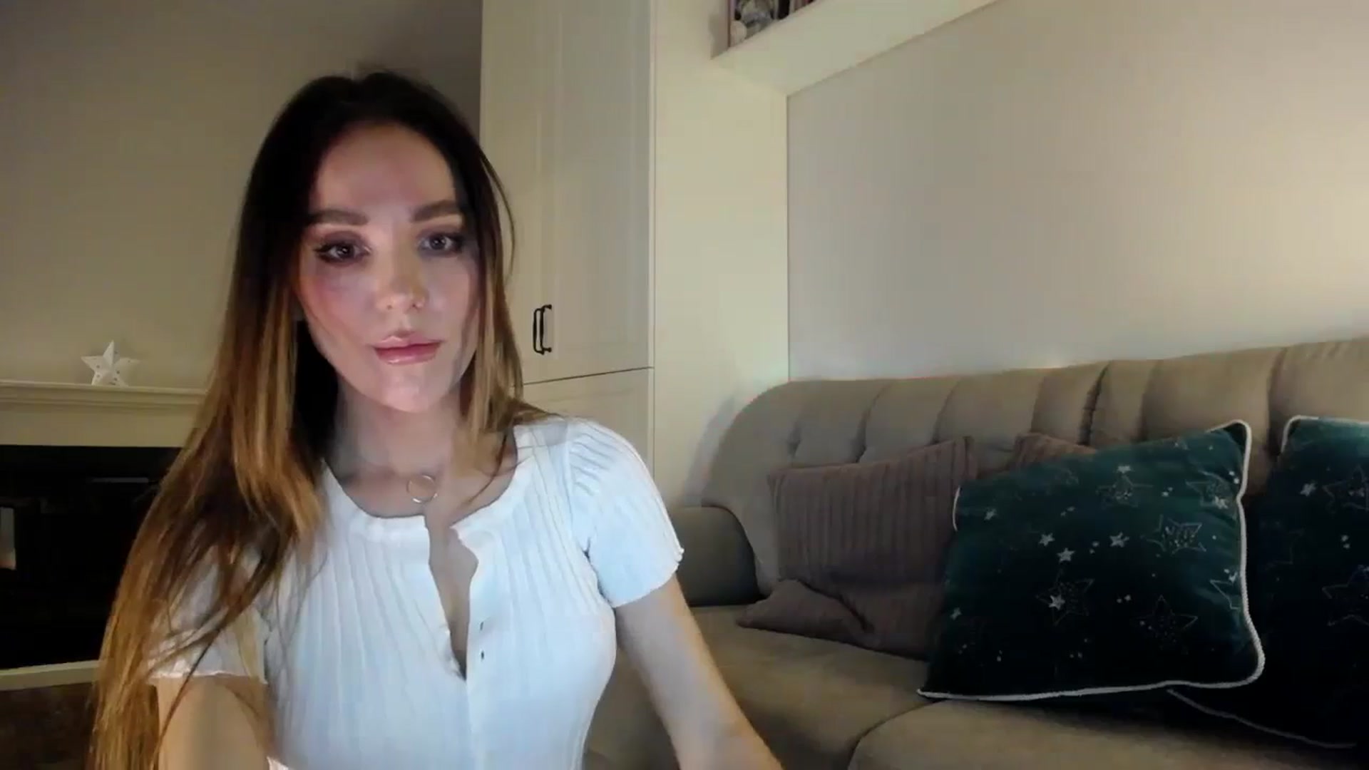 Gallery image thumbnail from Elysewine's myfreecams stream on, 02/18/2024, 06:42 image 8 of 20