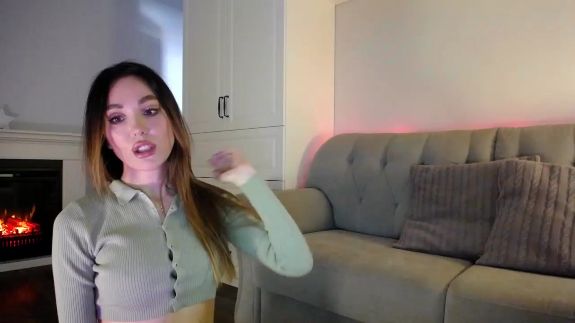 Gallery image thumbnail from Elysewine's myfreecams stream on, 02/25/2024, 07:12 image 1 of 20